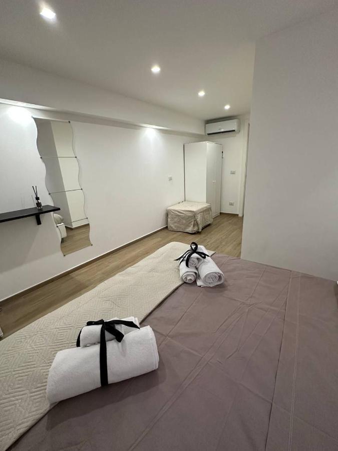 Black & White Luxury * Bari
