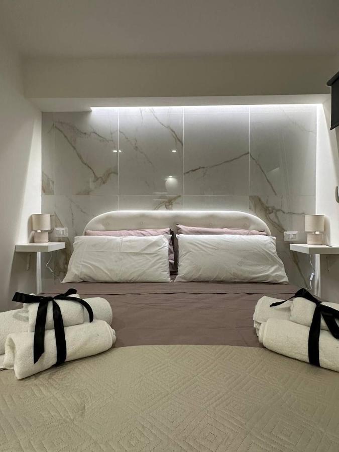 Black & White Luxury *