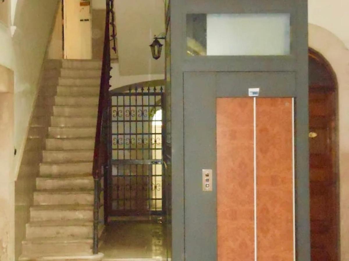 Mezzanino Con Patio E Archi A Vela *