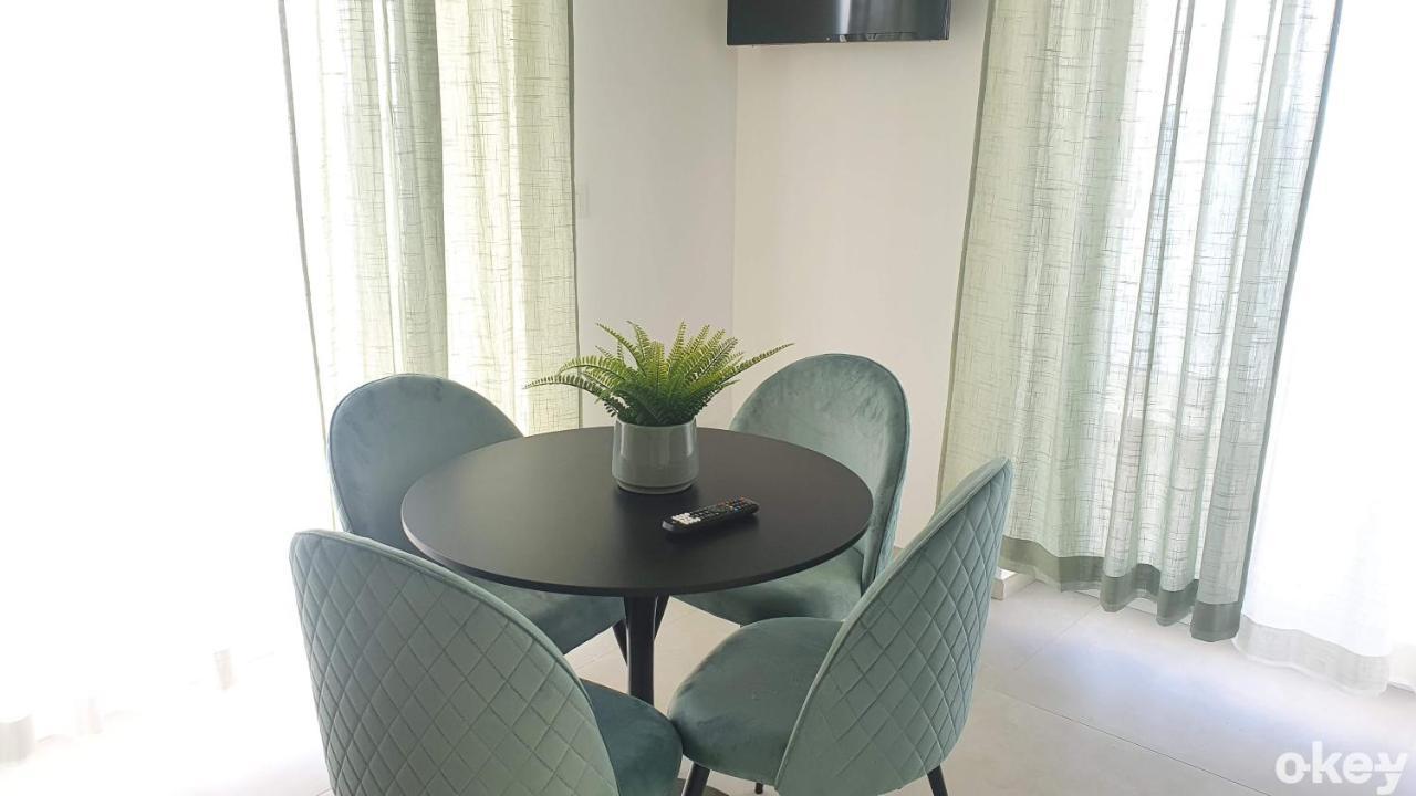 Mediterranea - Seaview, Pool & Garden Apartment *