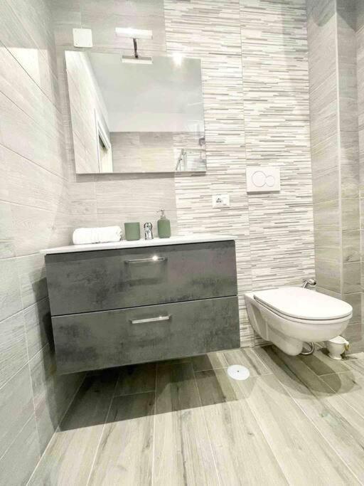 Center And Station Apartment *