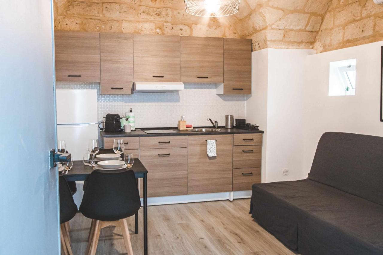 Sanavar Apartment
