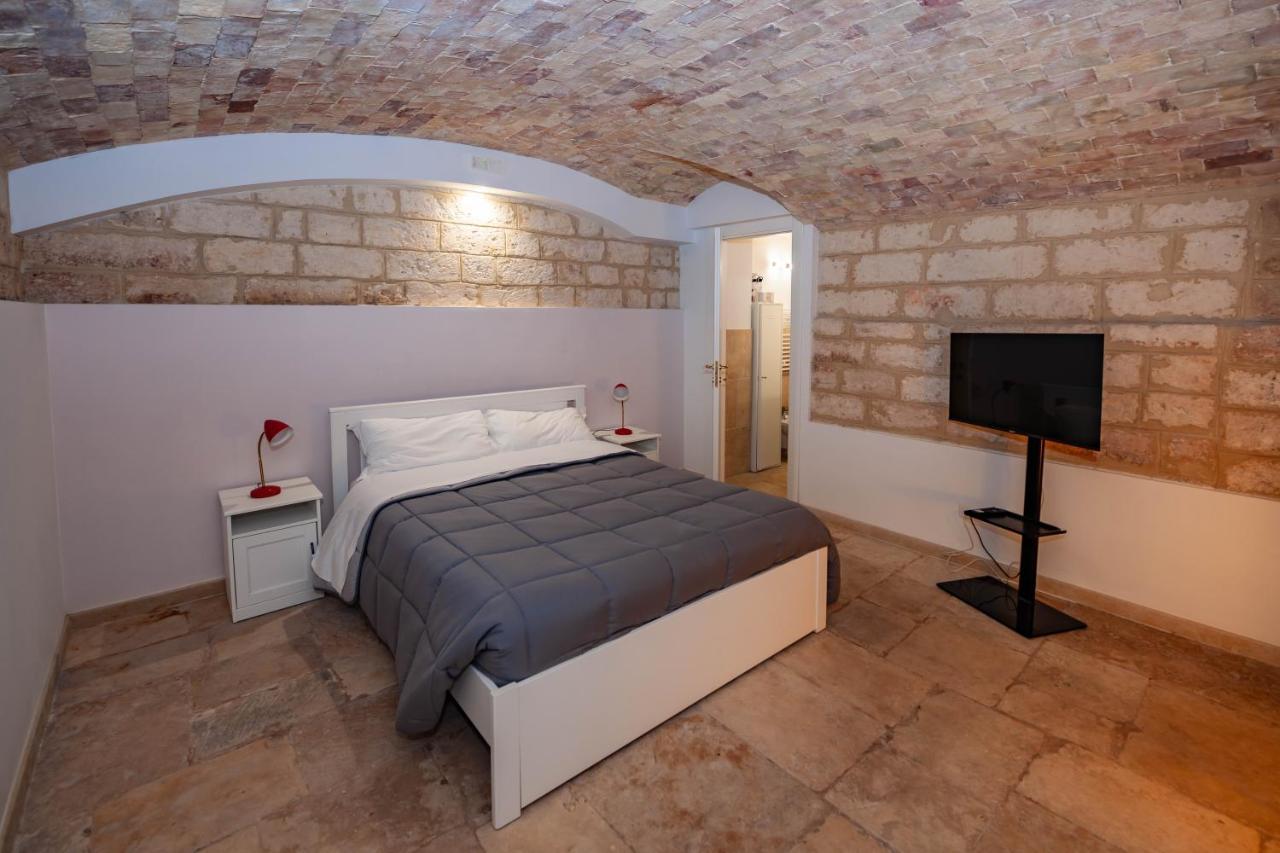 Stone House * Bari