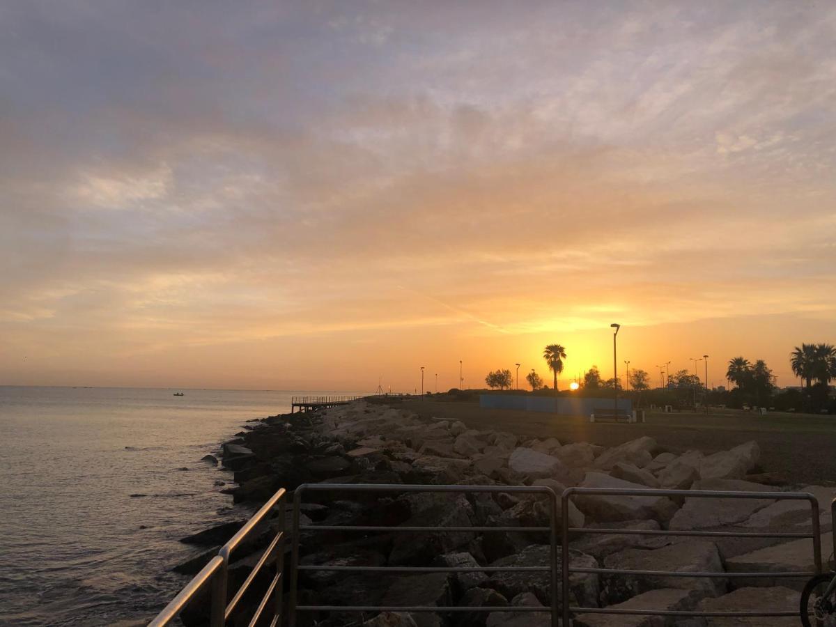 Double Balcony Sea View Apartment Bari