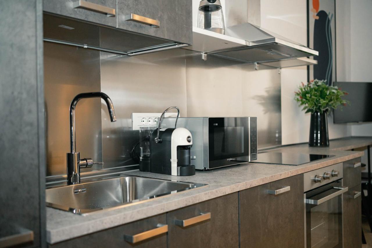 Black Marble - Design * Bari