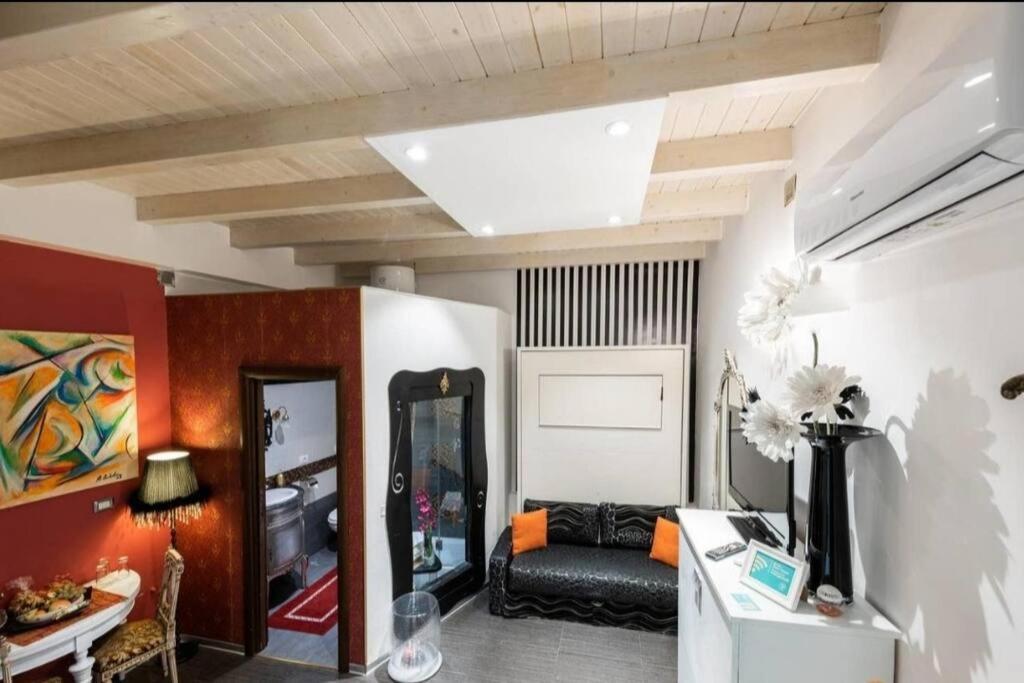 2 In The Historic Center Apartment Bari
