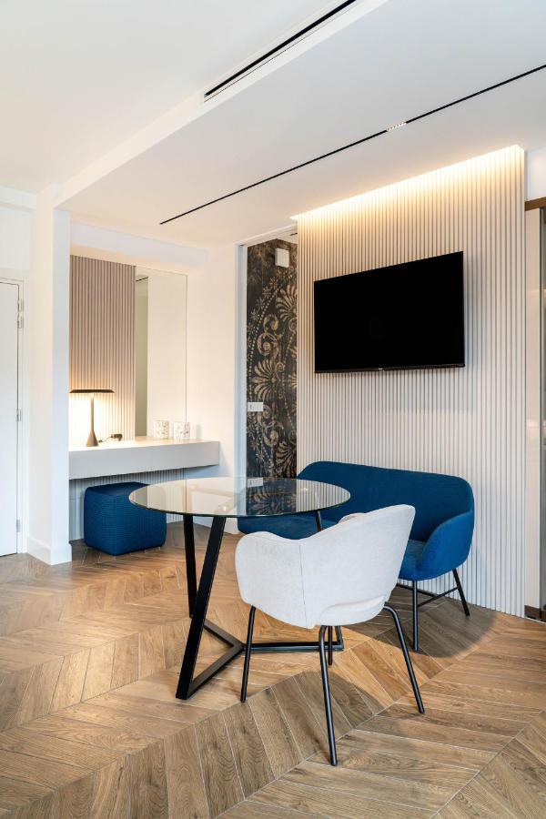 Donna Giacinta Blu Luxury Flat