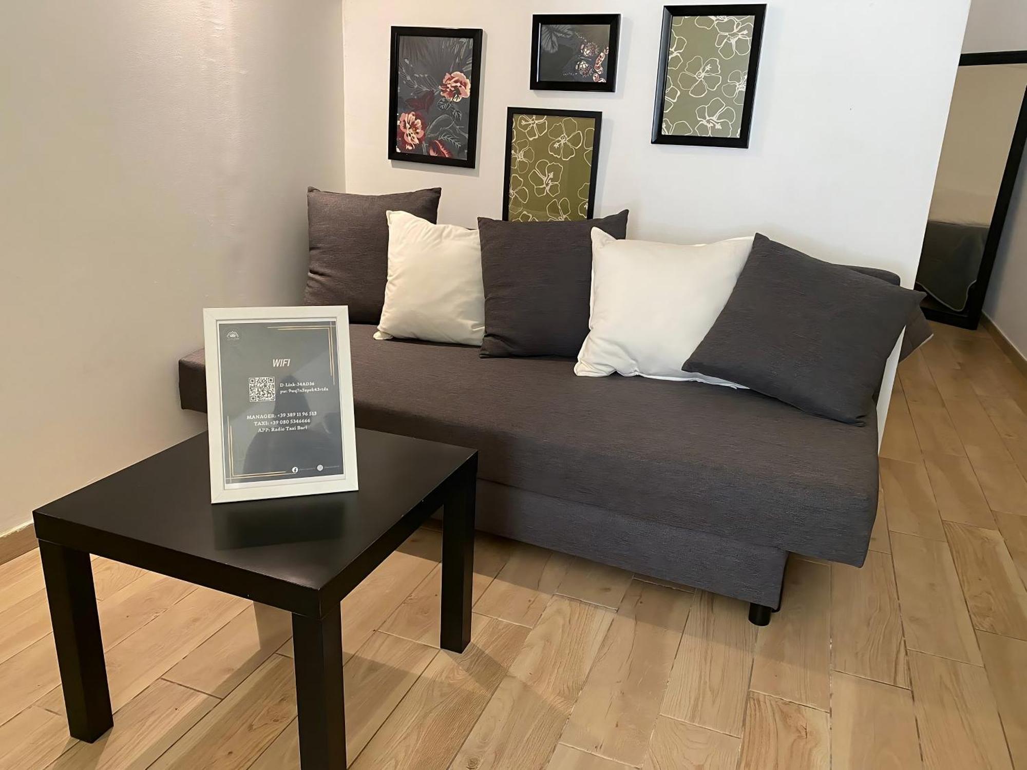Landlord 31- Old Town Guest house *