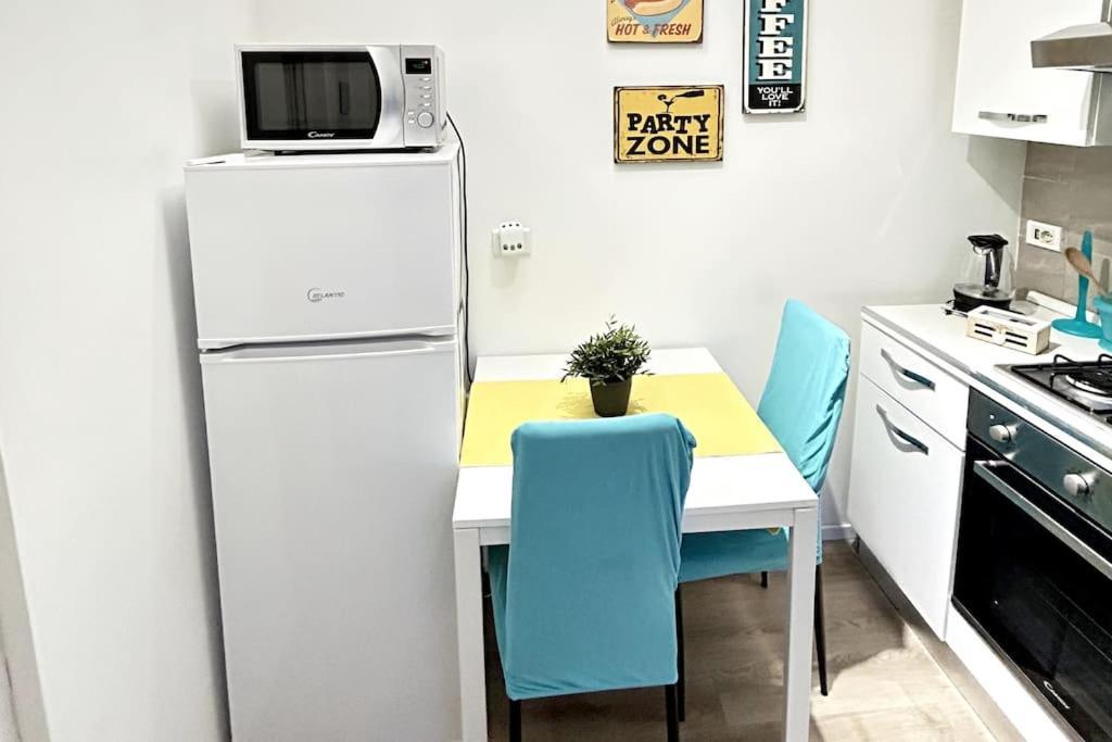 Centrale Yellow Sweet Apartment Bari