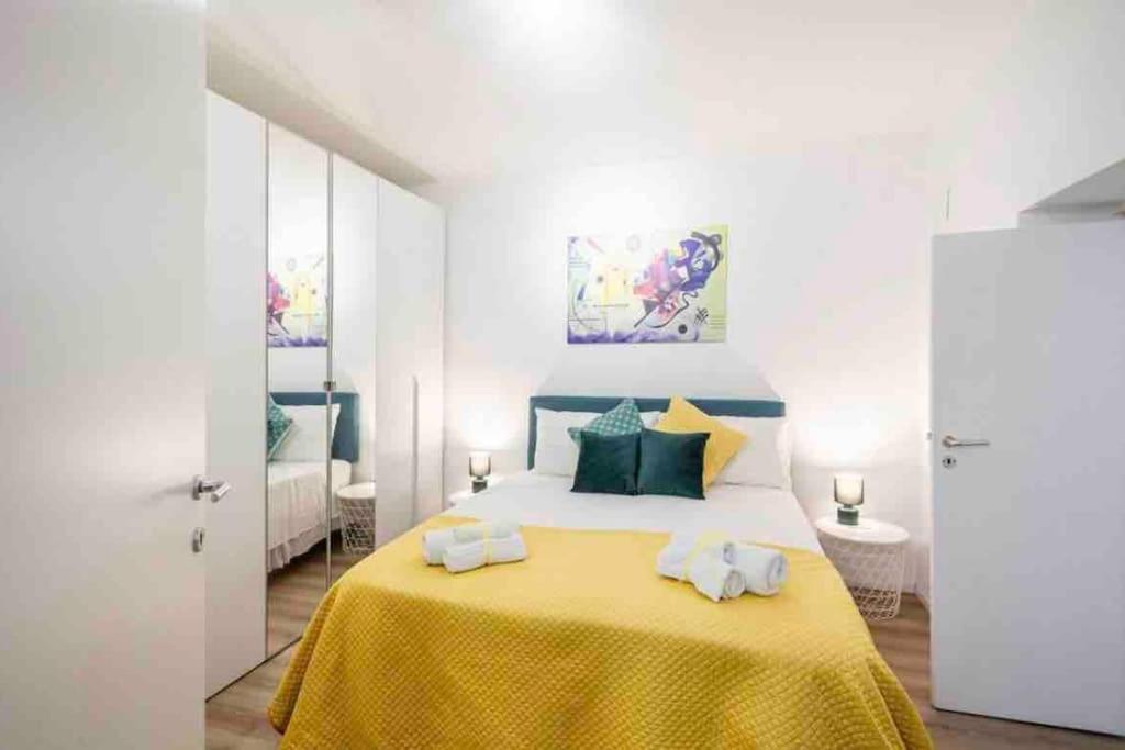 Centrale Yellow Sweet Apartment