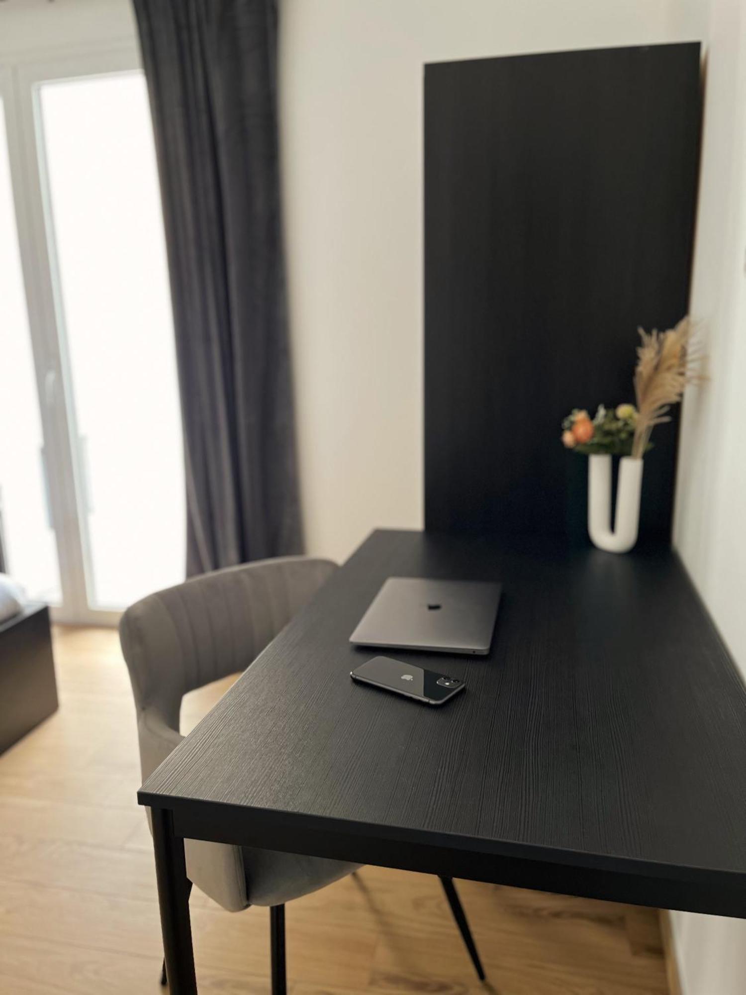 100 Sqm Terrace, Close To The Old Town & Shopping Area & Harbour * Bari