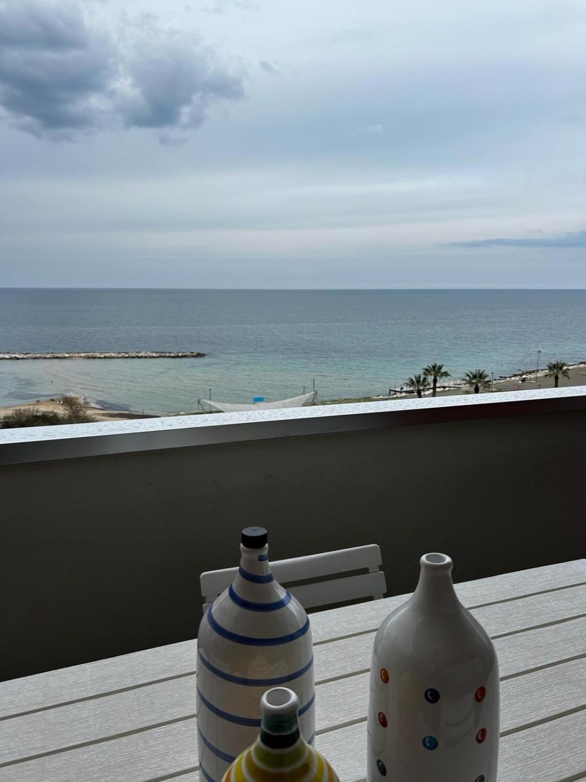 Front - 3 Bedrooms Bari