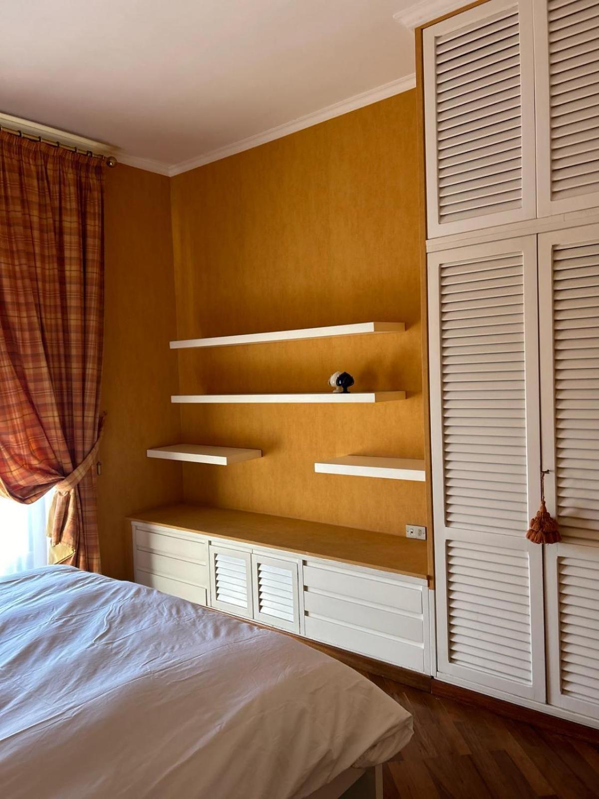Front - 3 Bedrooms Apartment *