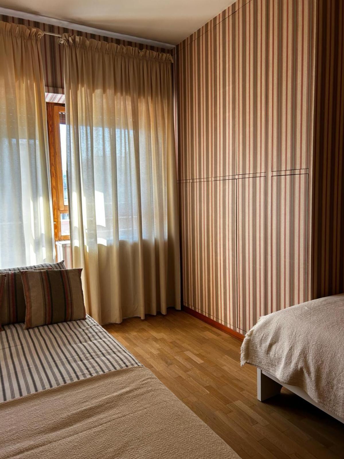 Front - 3 Bedrooms Bari