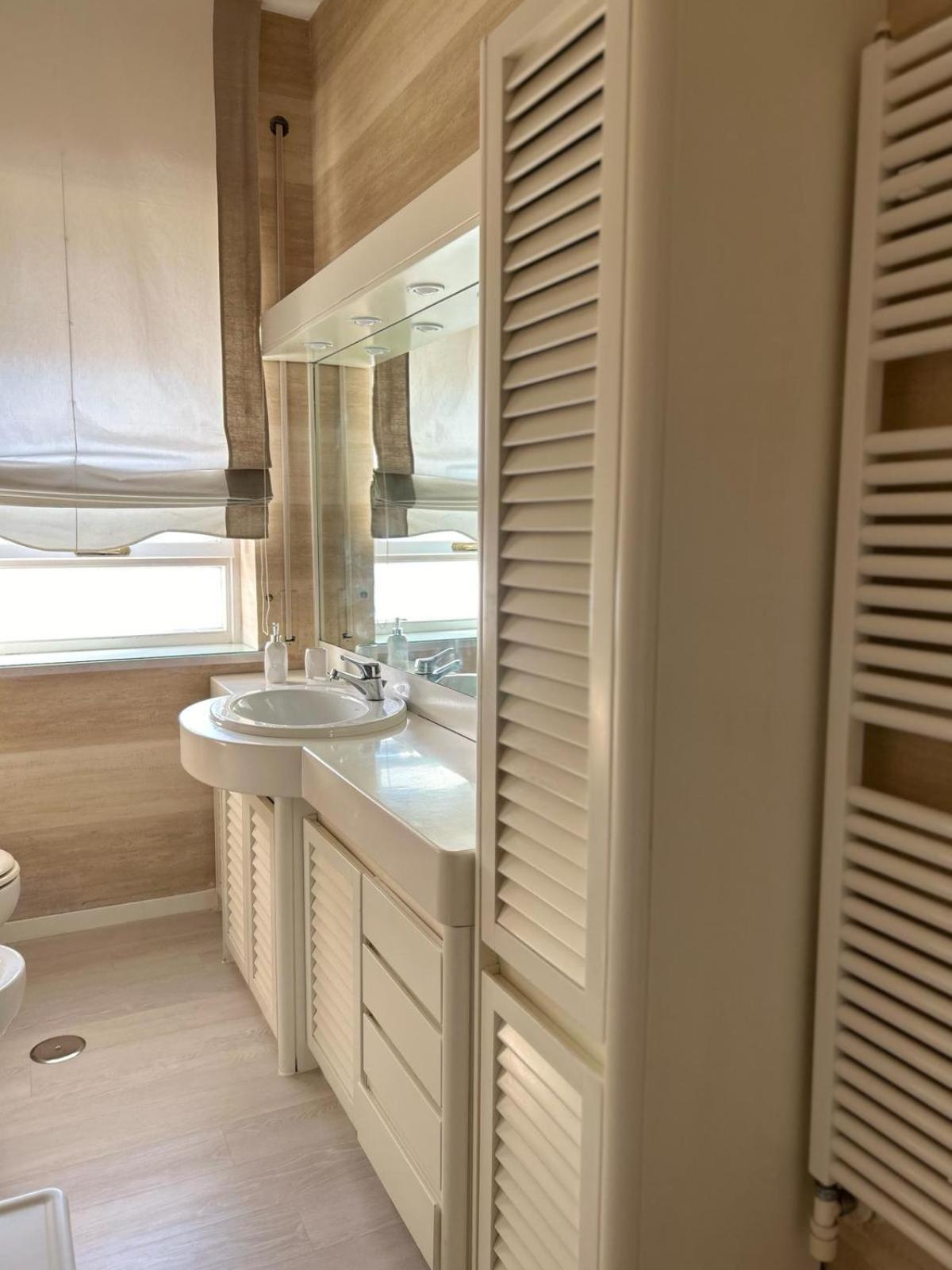 Front - 3 Bedrooms Apartment