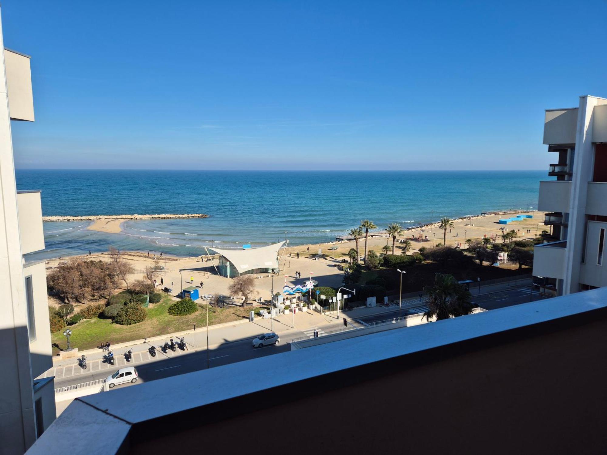 Front - 3 Bedrooms * Bari