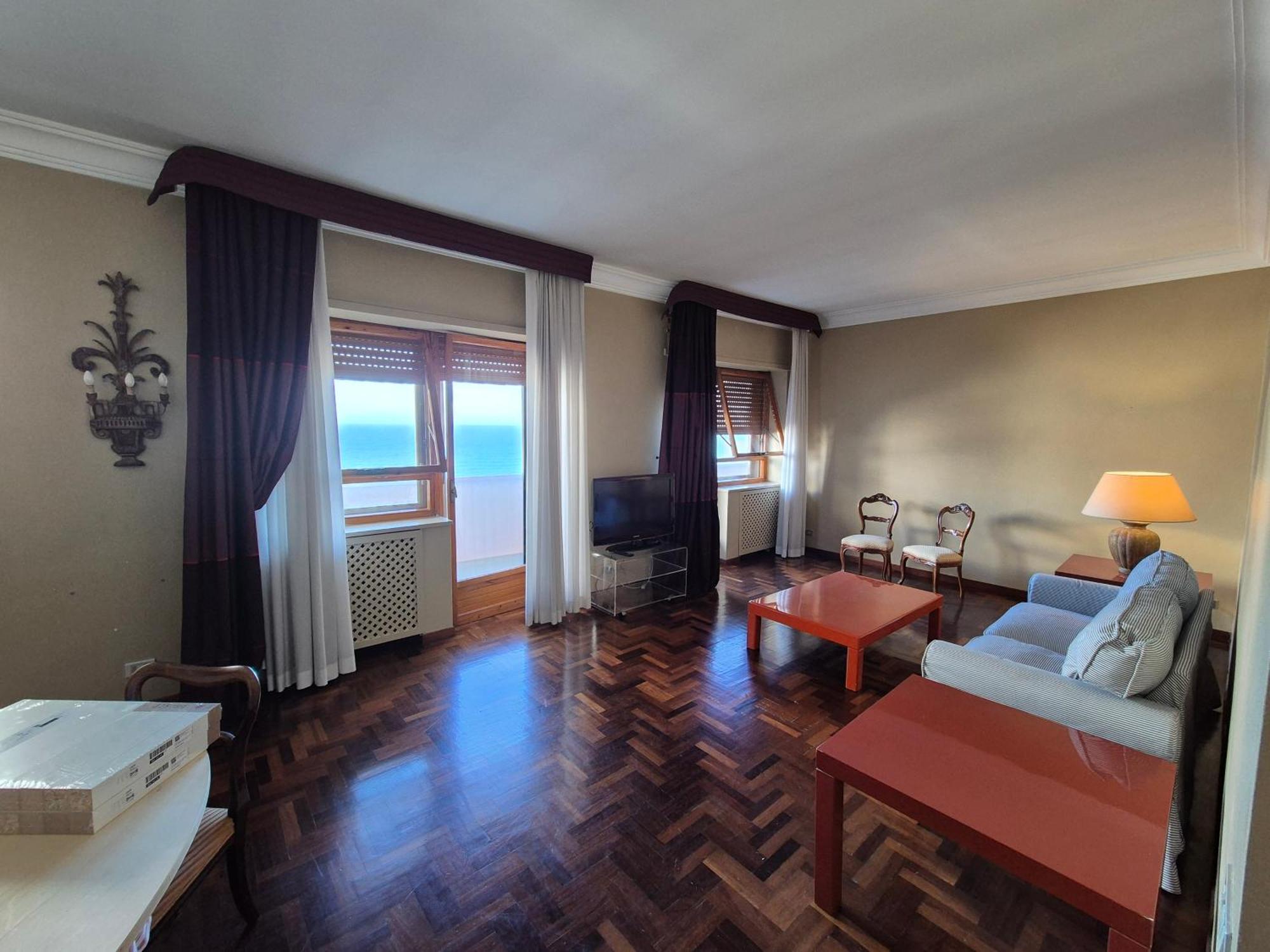 Front - 3 Bedrooms Apartment *