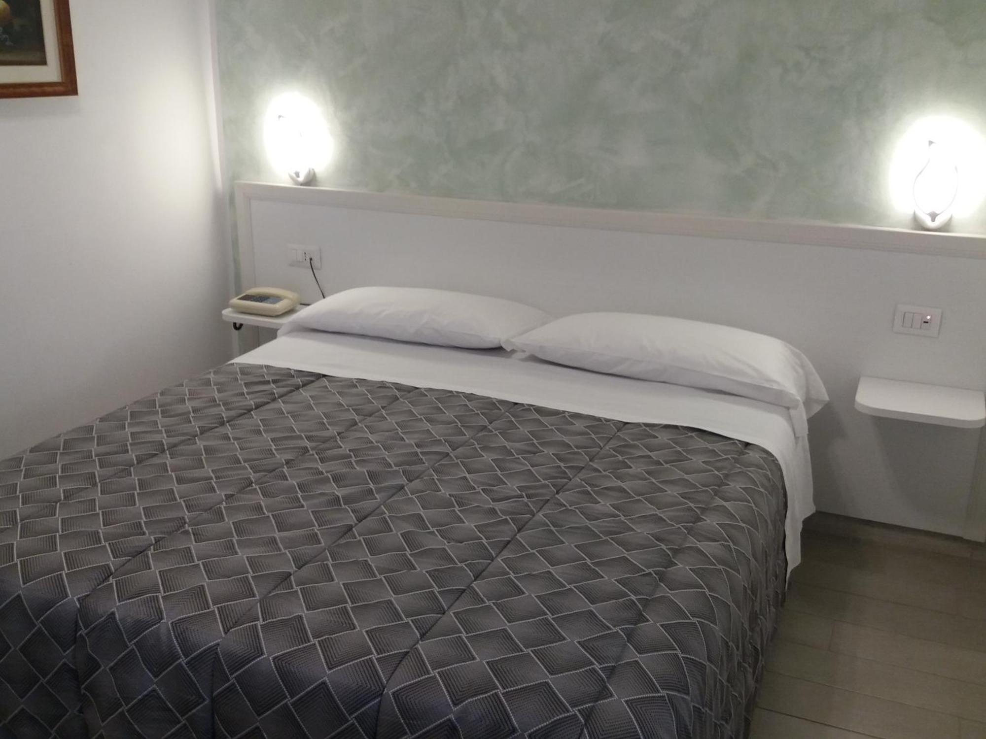 Costa Hotel 2*
