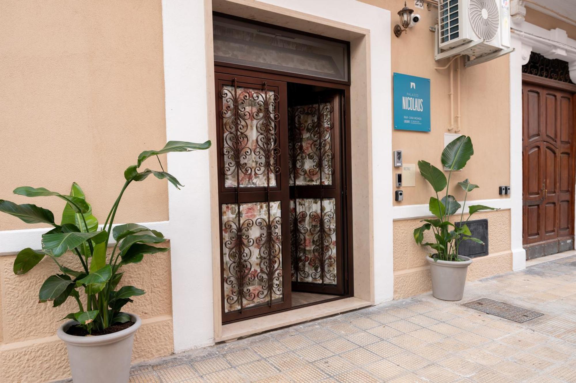 Palazzo Nicolaus Del Lungomare Bed & Breakfast