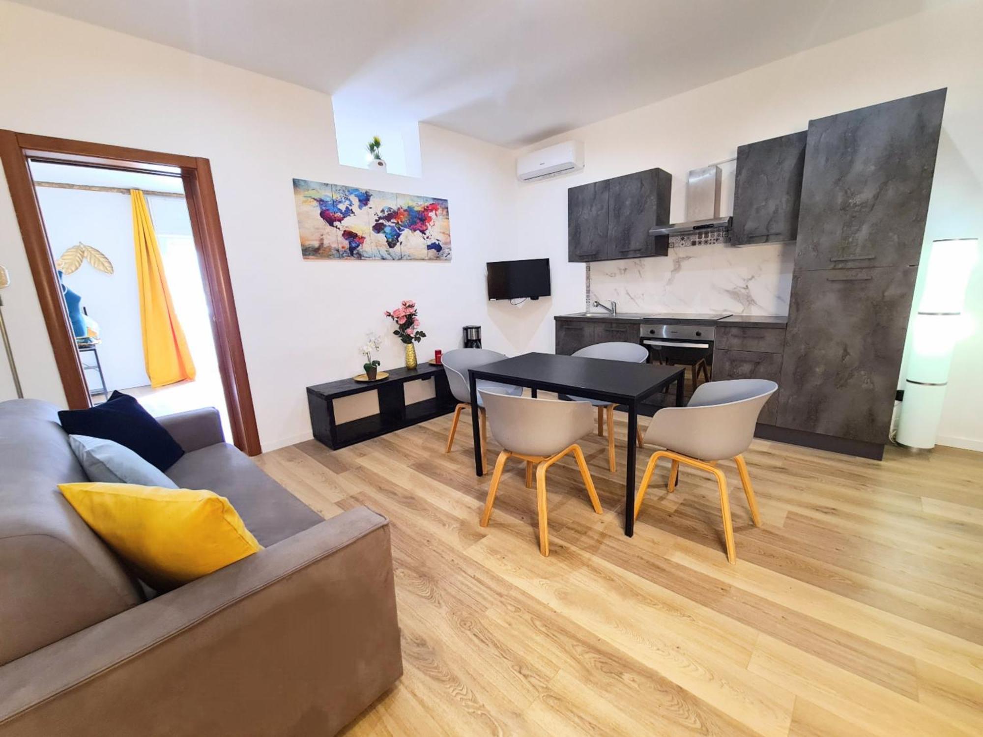 Căn hộ Luxury Flat In Center By The Sea Bari