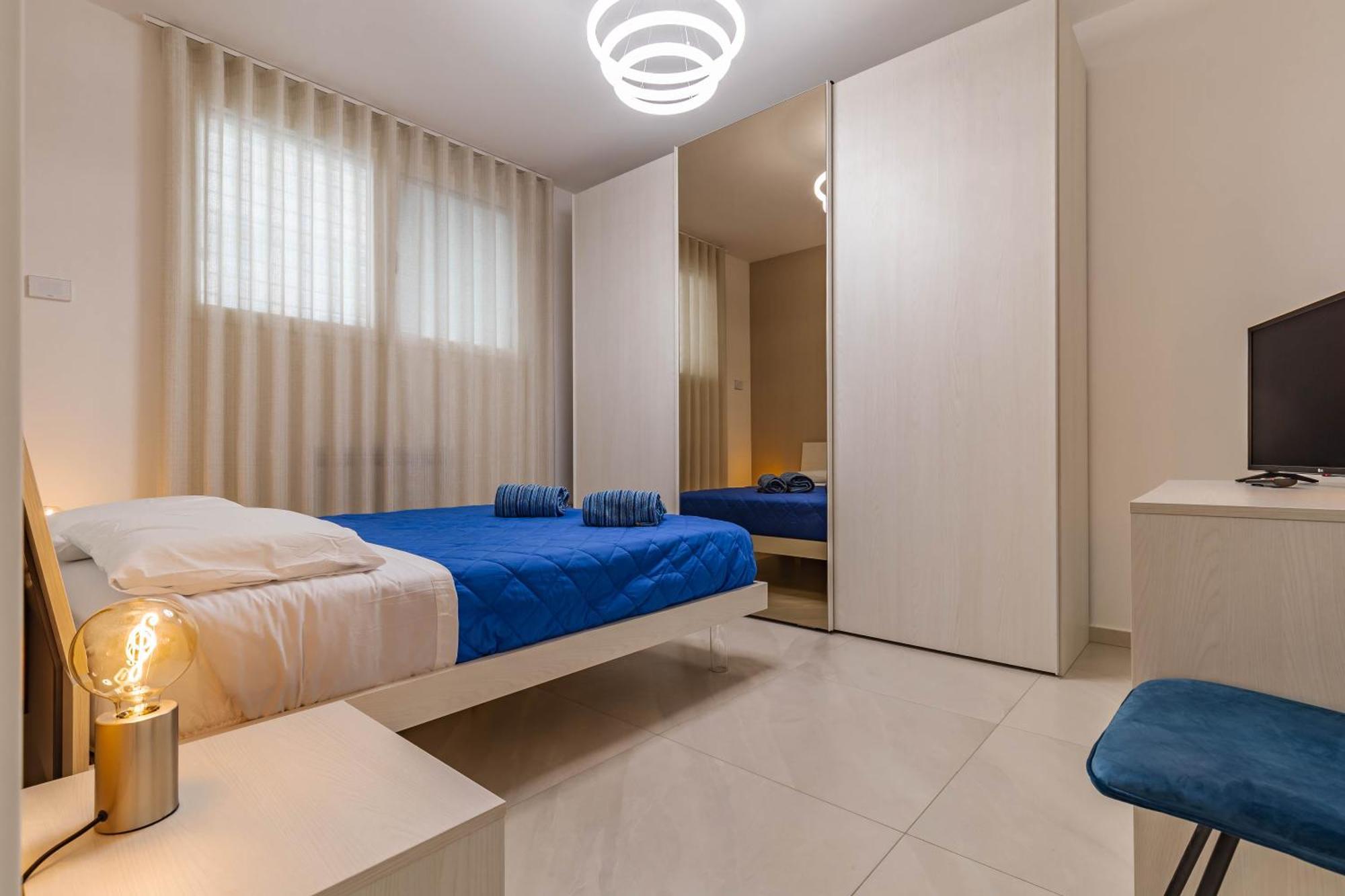 Apartment Elilux - Zona Policlinico, Garage E Posto Auto *