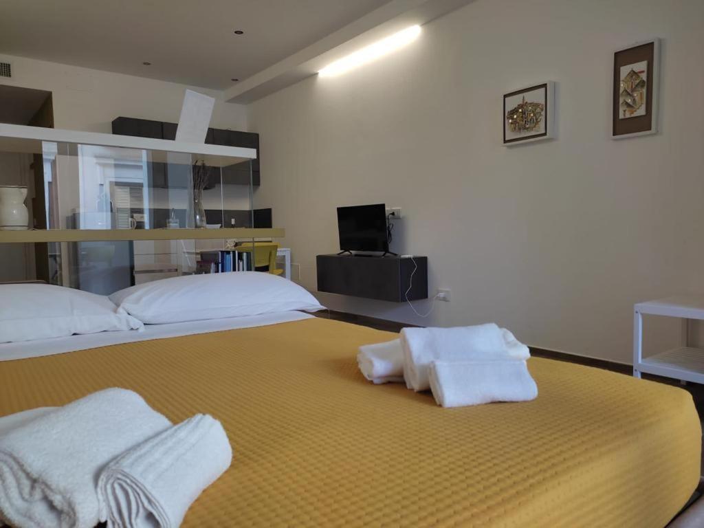 Domus13-with Private Parking * Bari