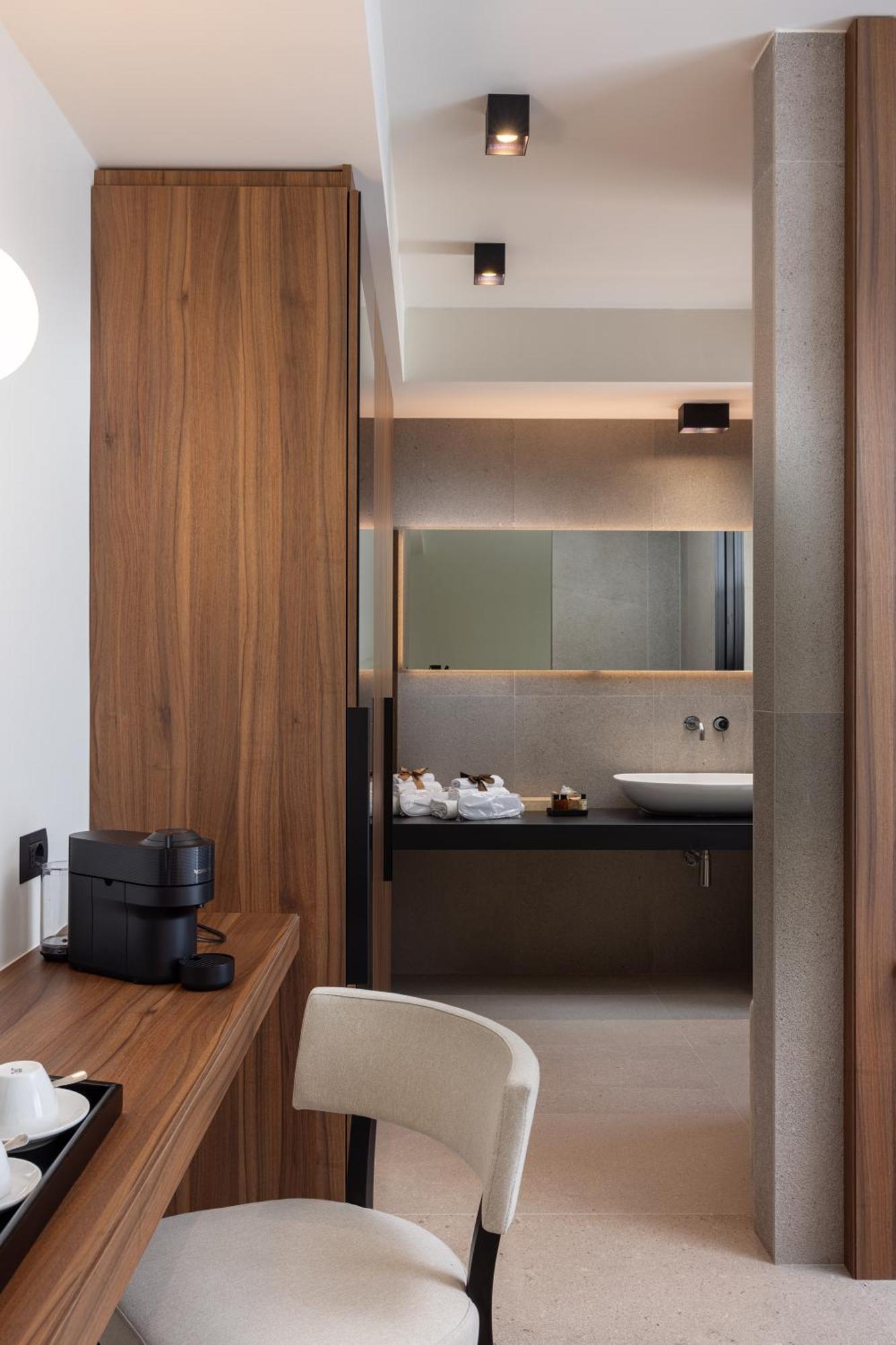 B21 Lifestyle Hotel 4*