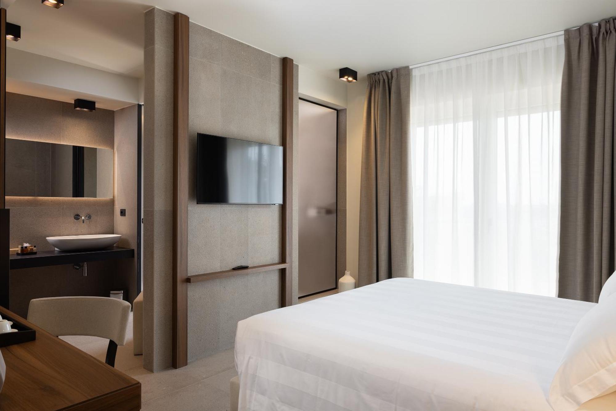 B21 Lifestyle Hotel 4*