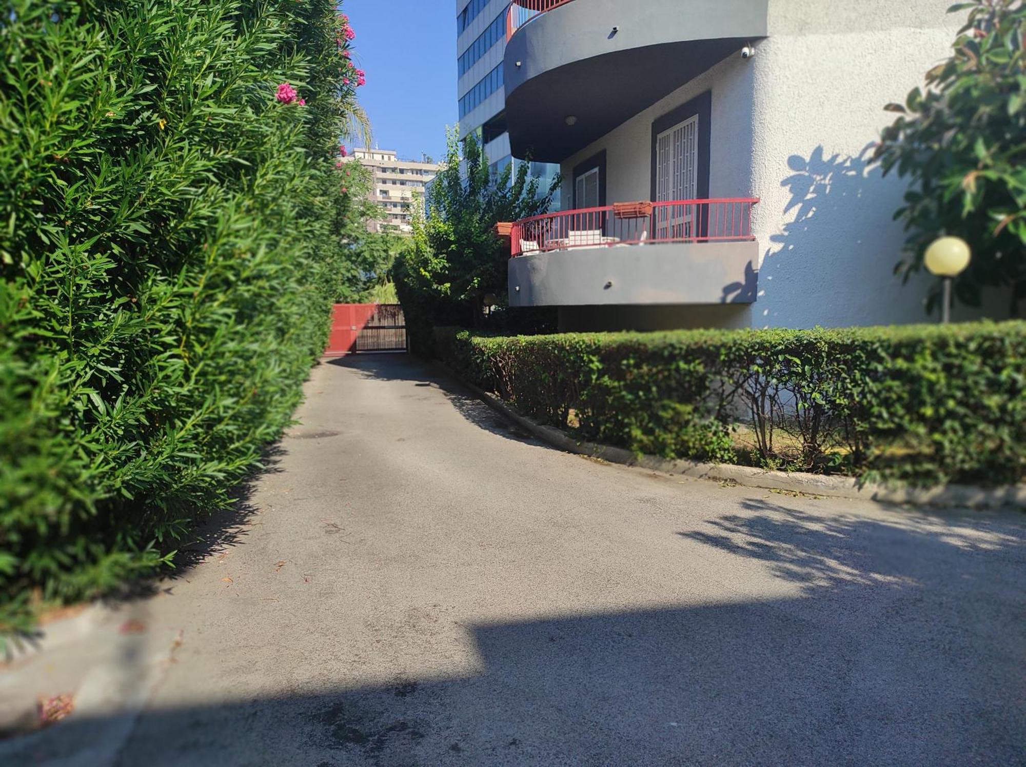 Barone 12 Free Parking *