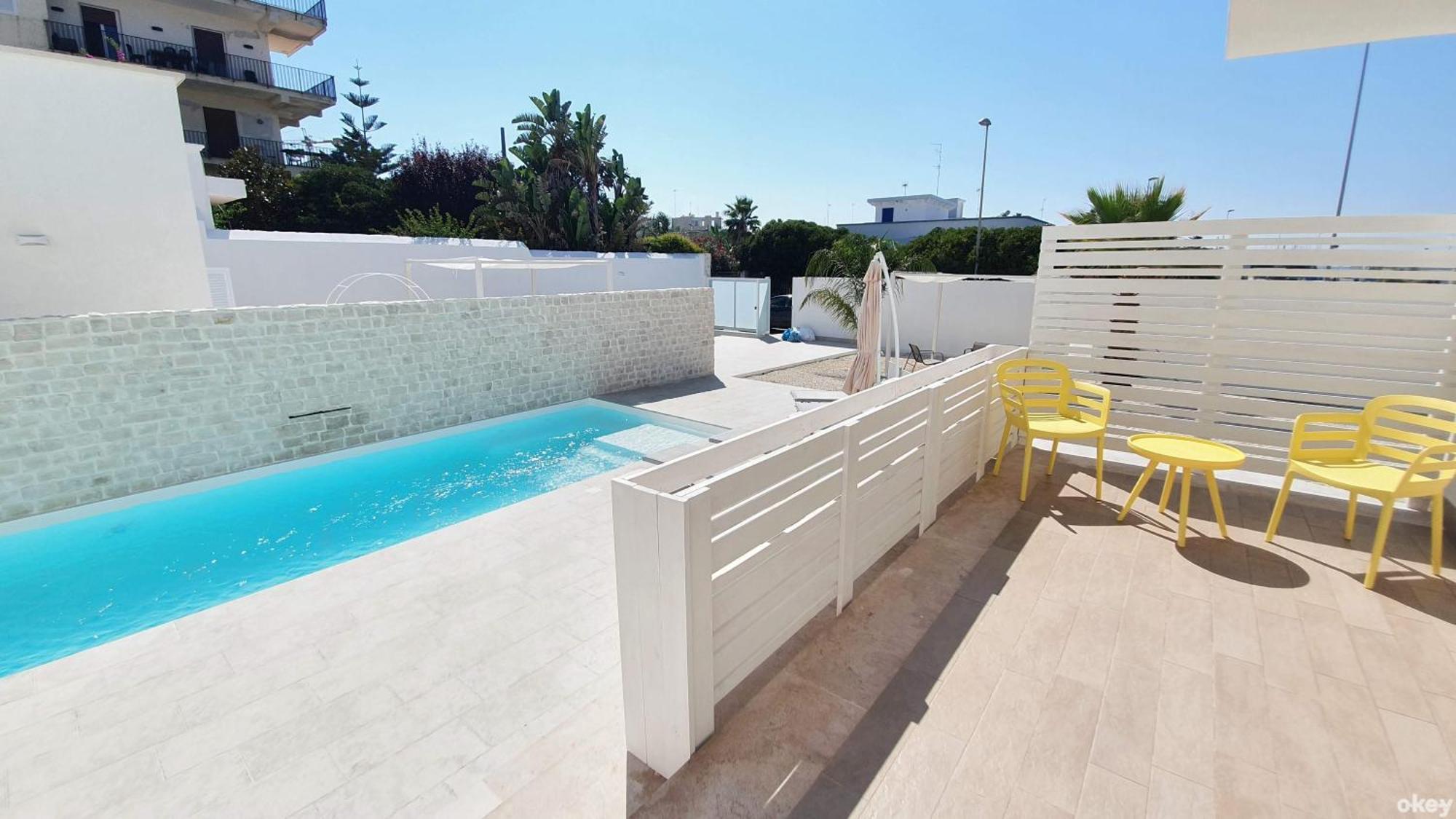 Mediterranea - Seaview, Pool & Garden Apartment Bari
