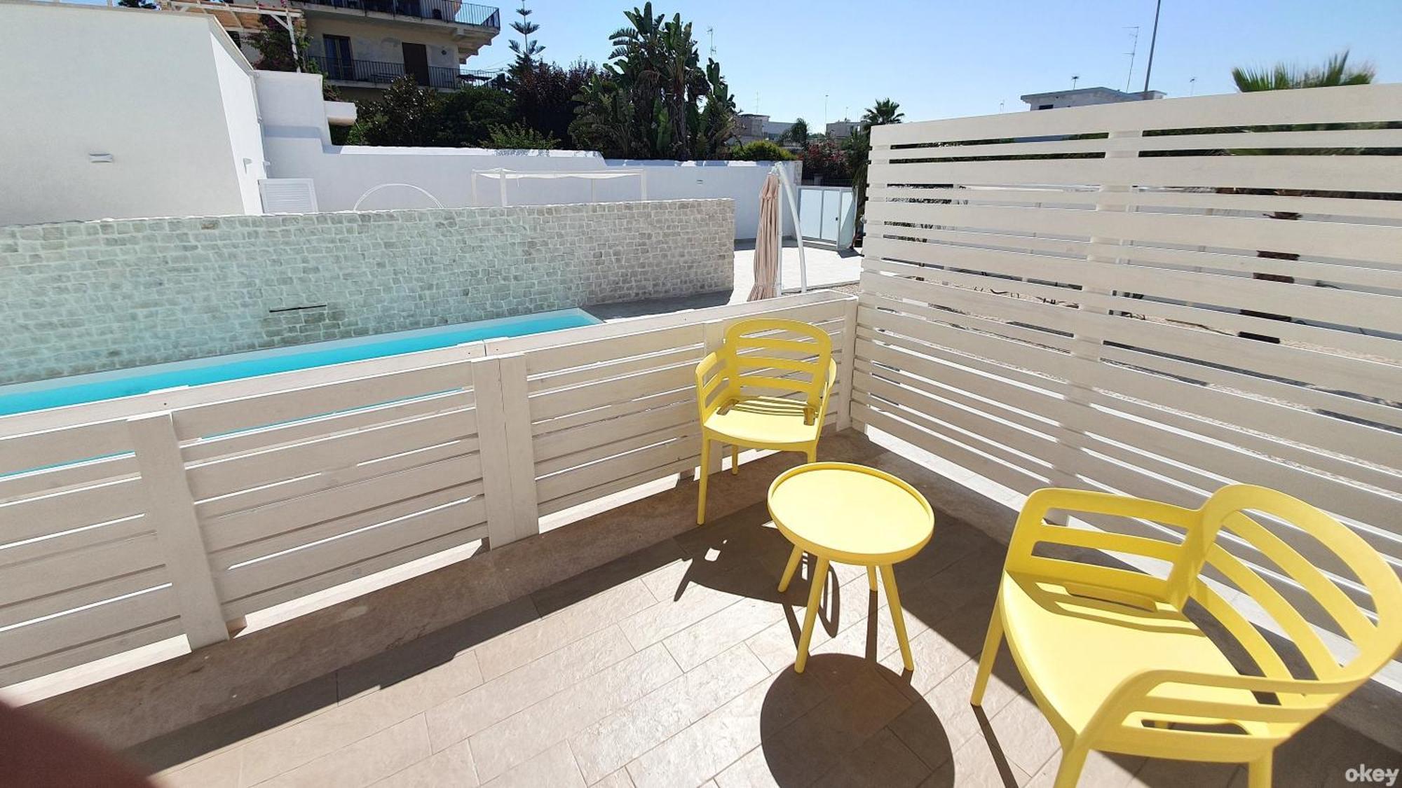 Mediterranea - Seaview, Pool & Garden Apartment Bari