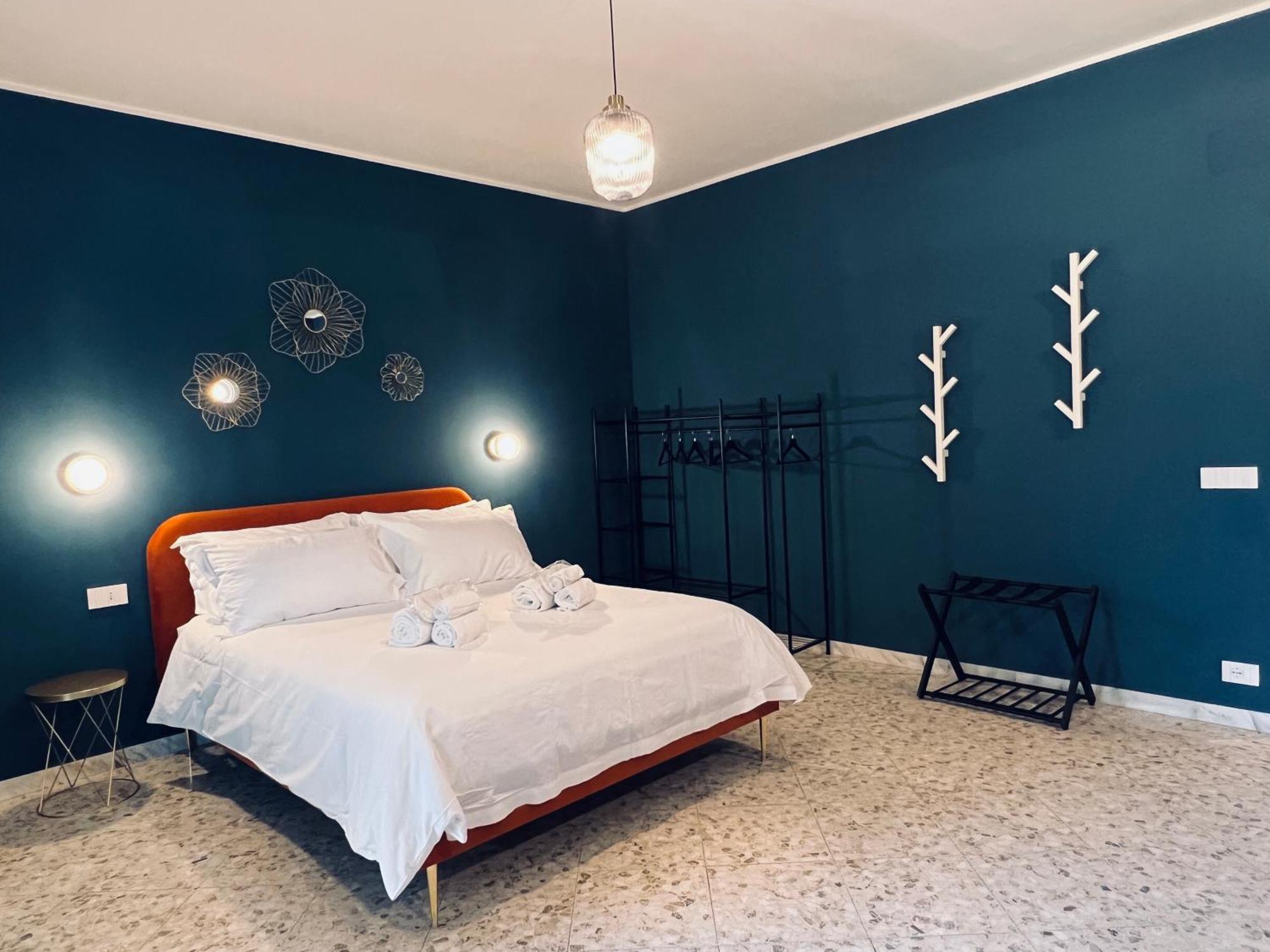 Dulcamara Boutique - Blue Velvet