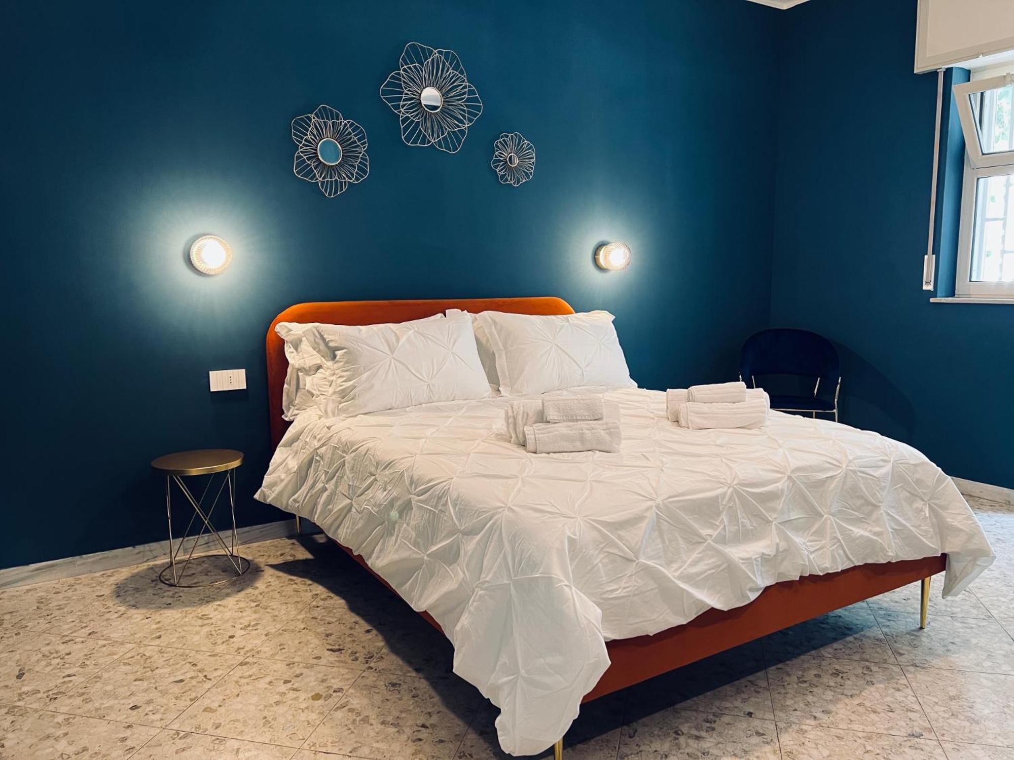 Dulcamara Boutique - Blue Velvet *