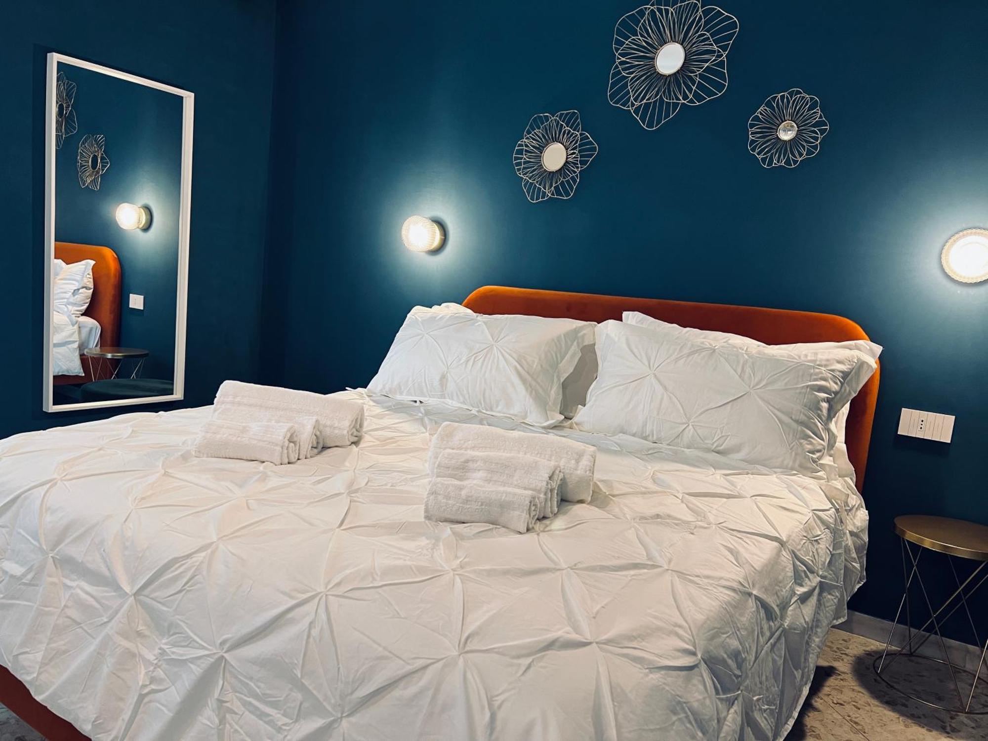 Dulcamara Boutique - Blue Velvet