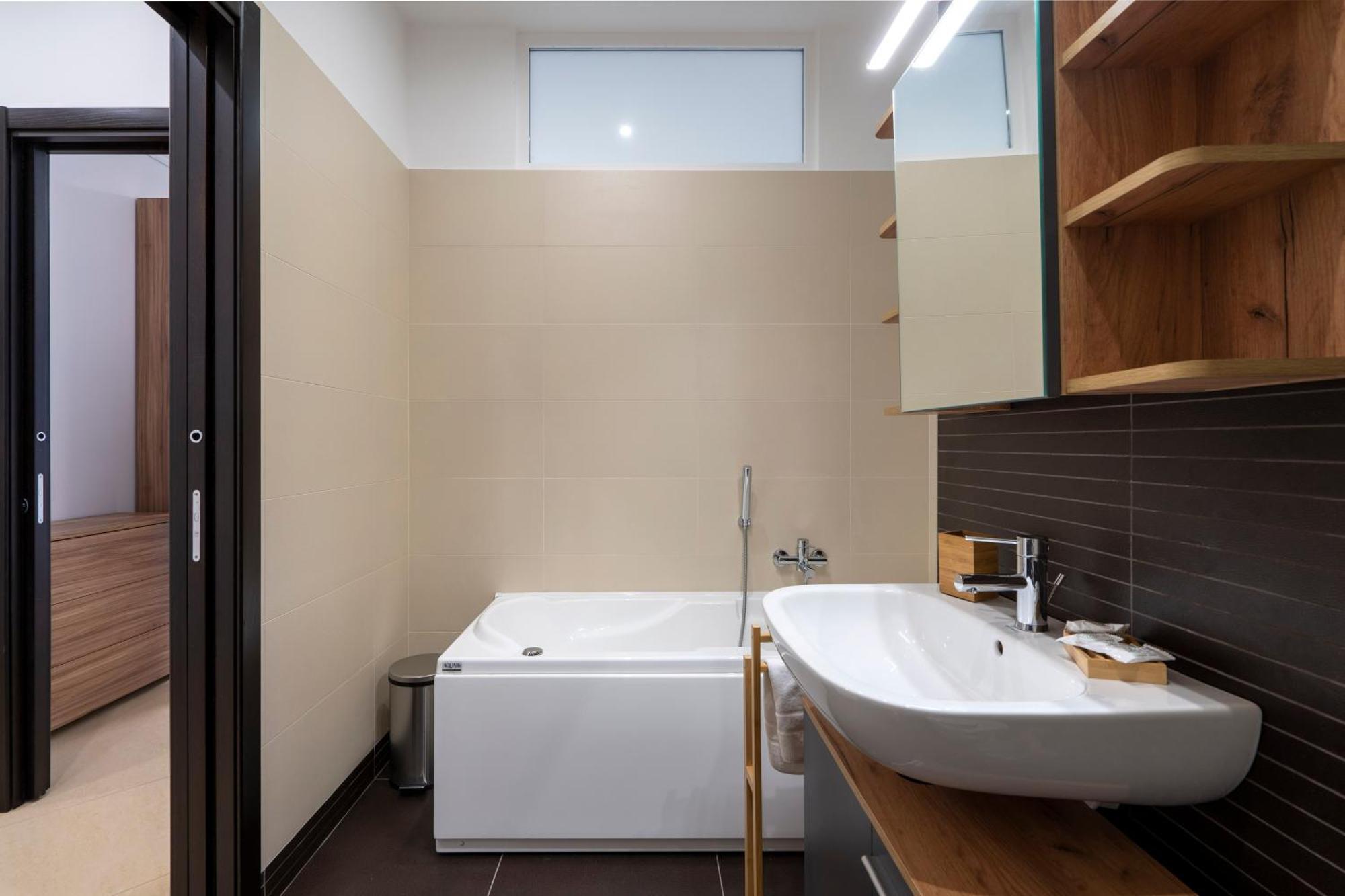 Boscoincitta With Garage And Whirlpool Tub Bari
