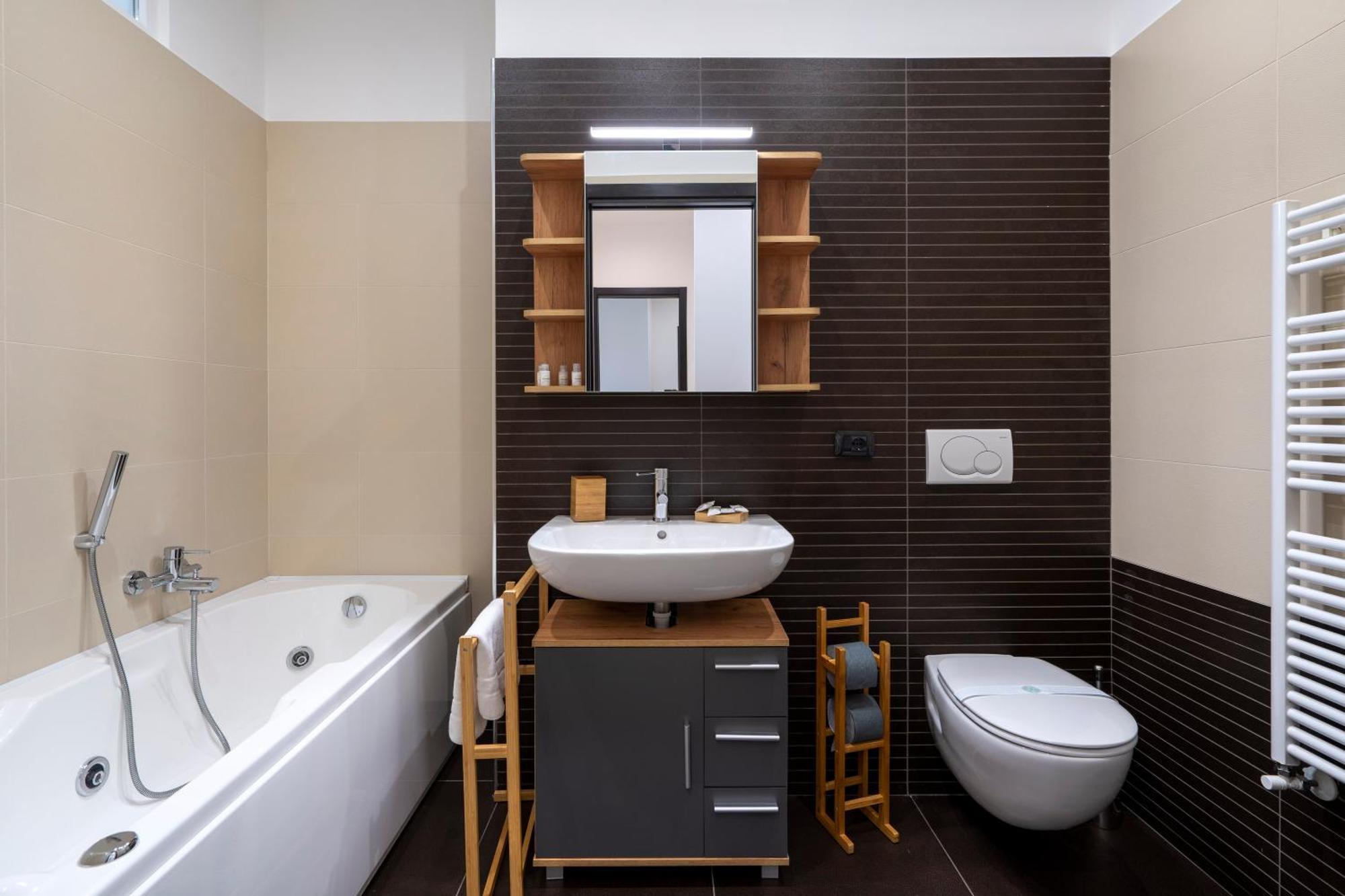 Boscoincitta With Garage And Whirlpool Tub