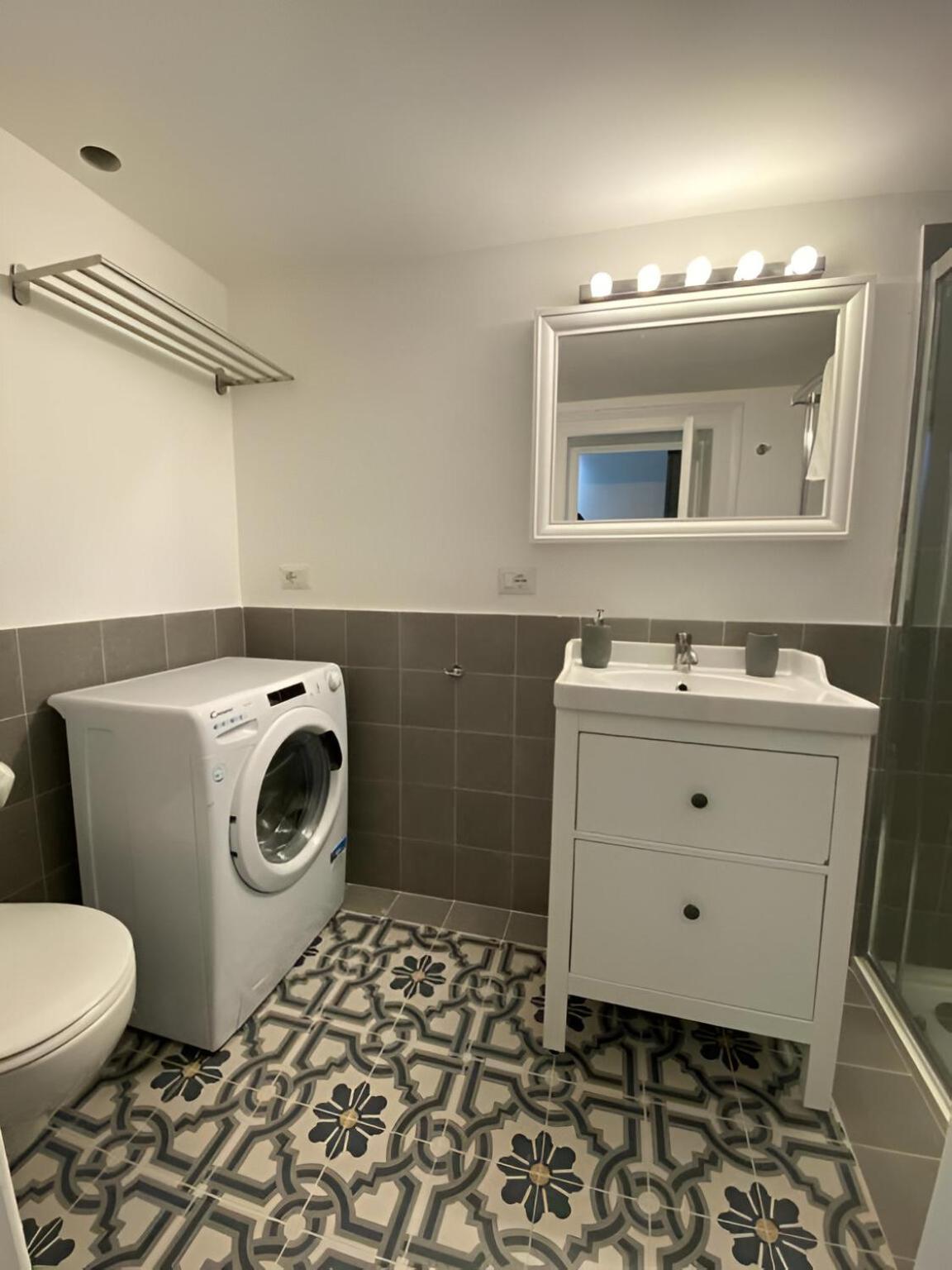 Landlord 242 - Station Apartment