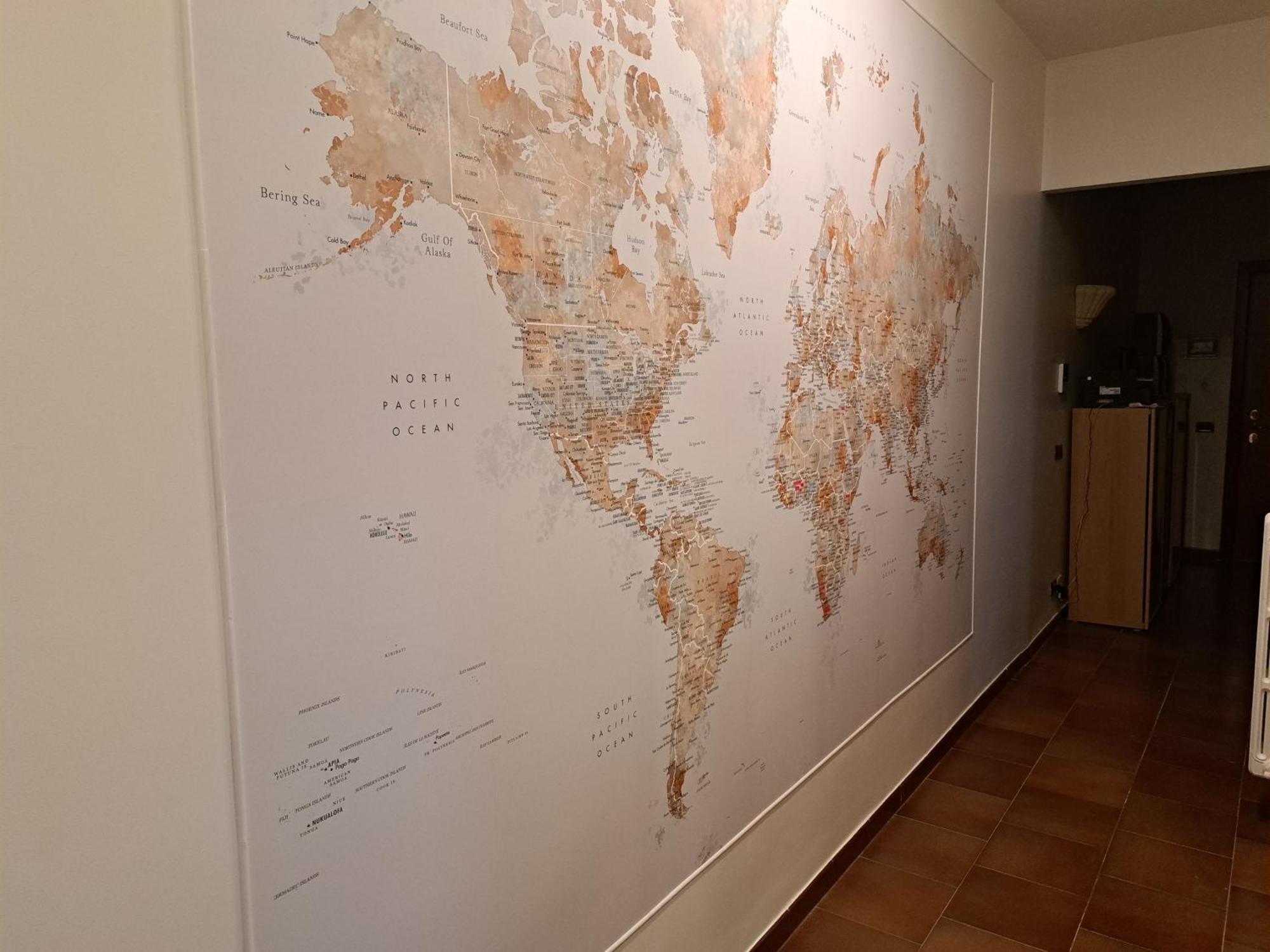 La Casa Dei Viaggiatori, * Bari