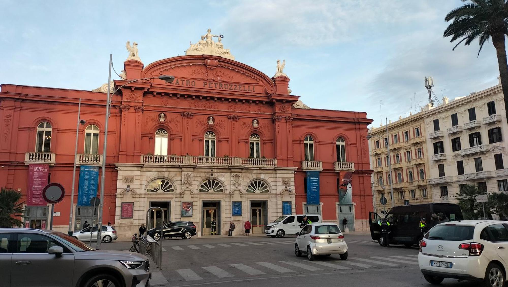 Al Teatro