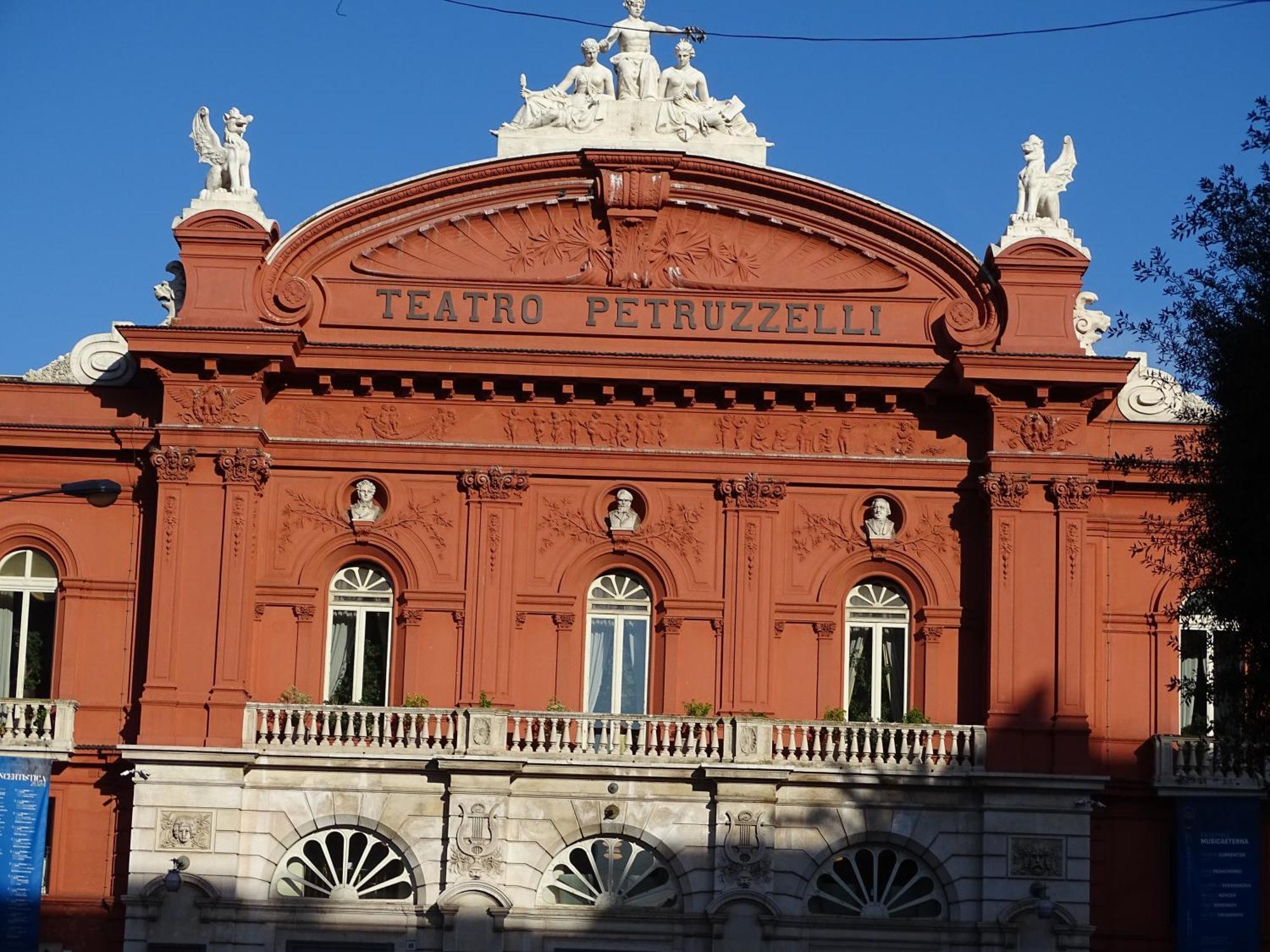 Al Teatro * Bari