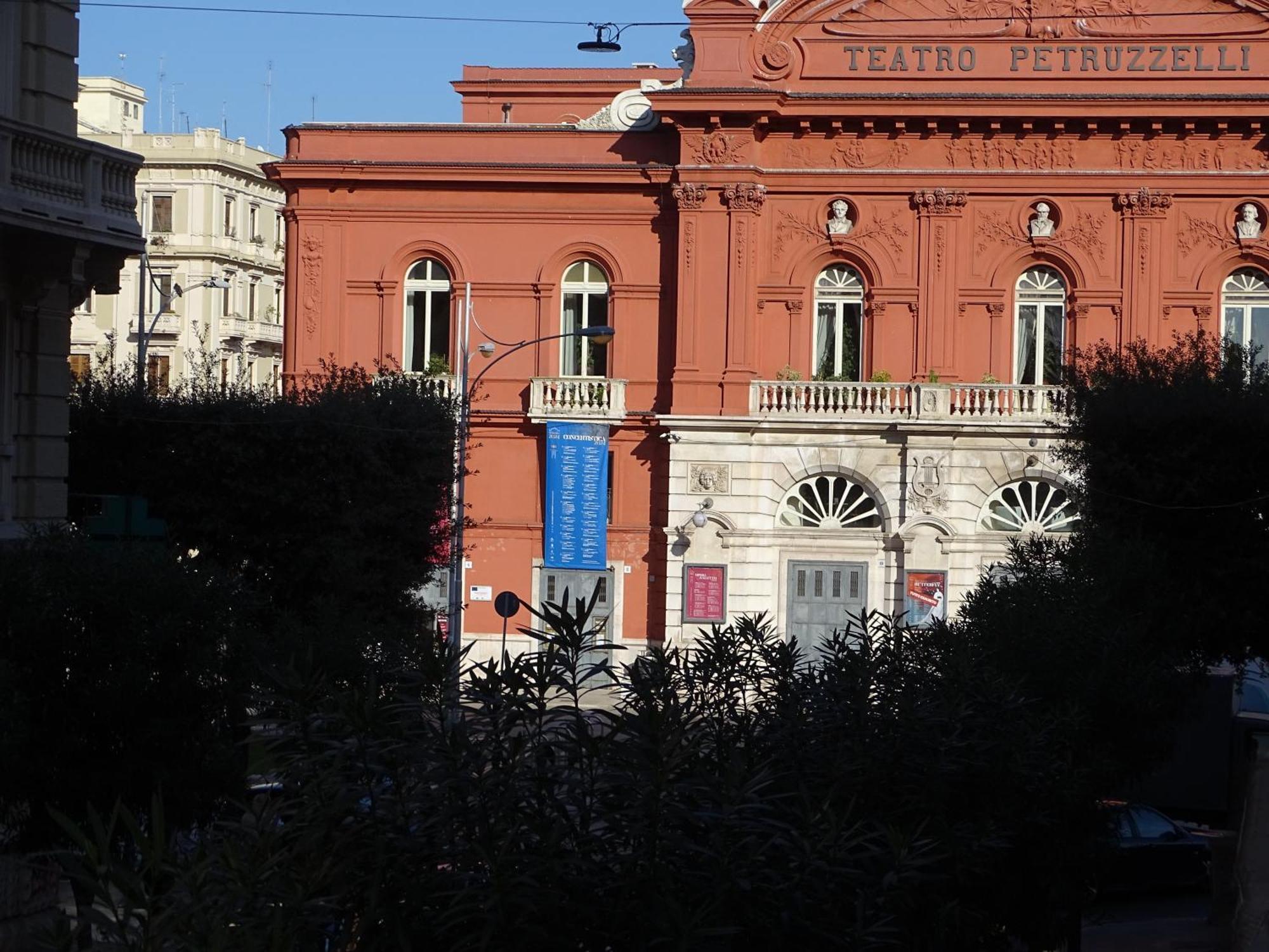 Al Teatro Vendégház Bari