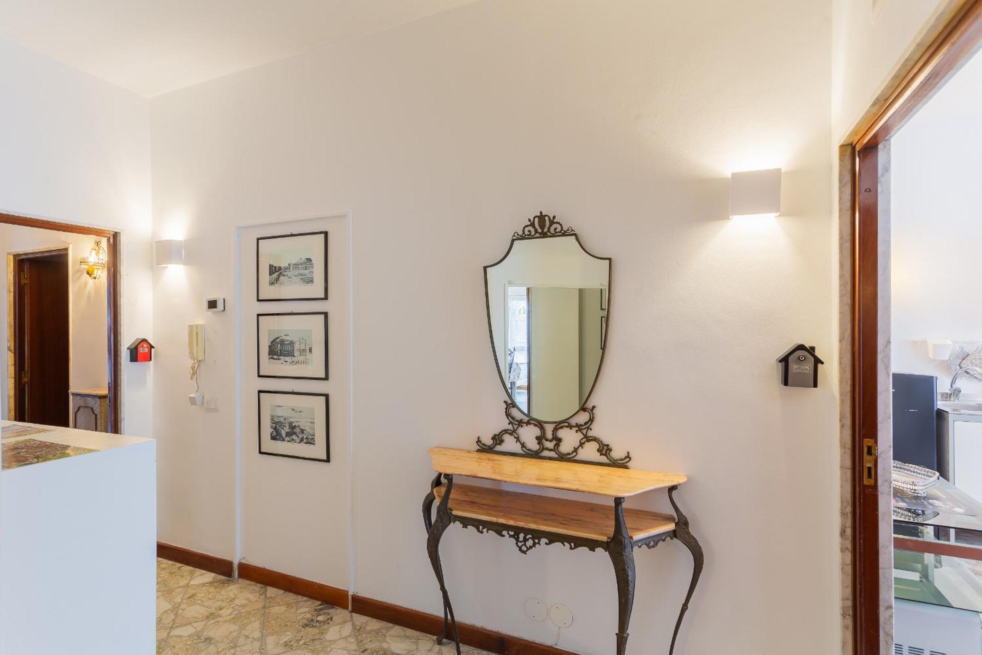 Golden And Silver By Wonderful Italy Apartman
