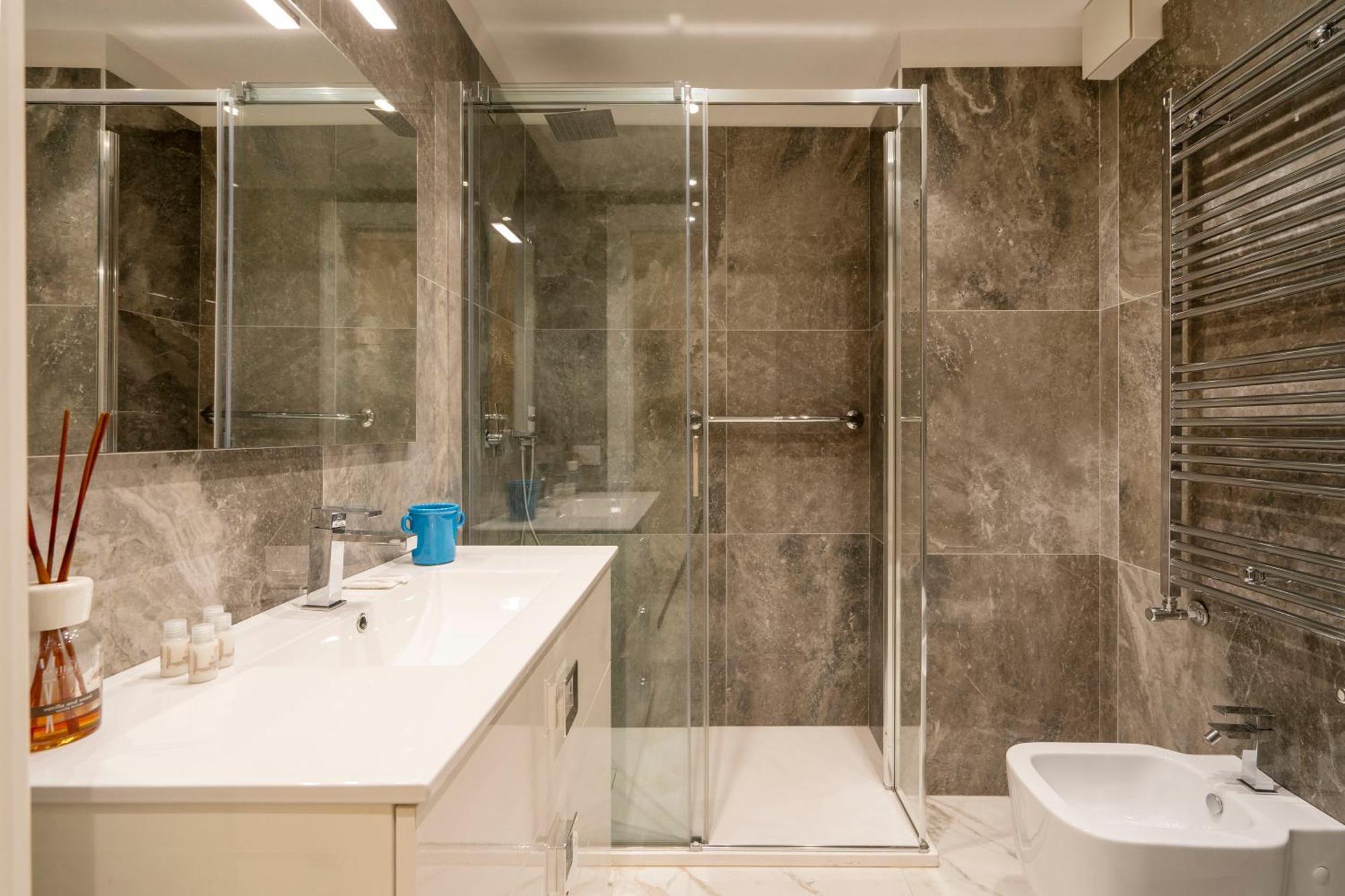 Apartment Lux 10 - Stazione & Universita *