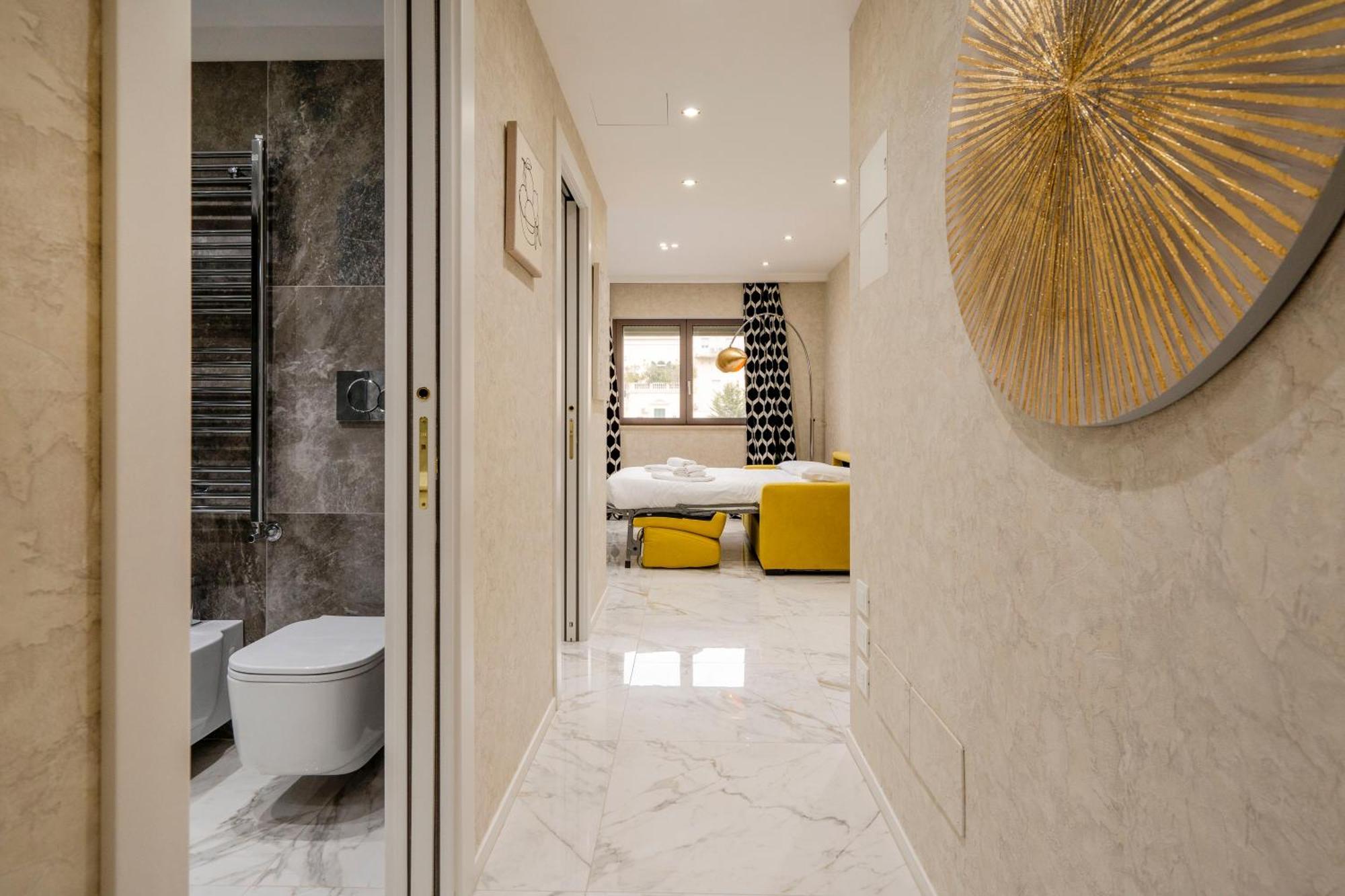 Lux 10 - Stazione & Universita Apartment *