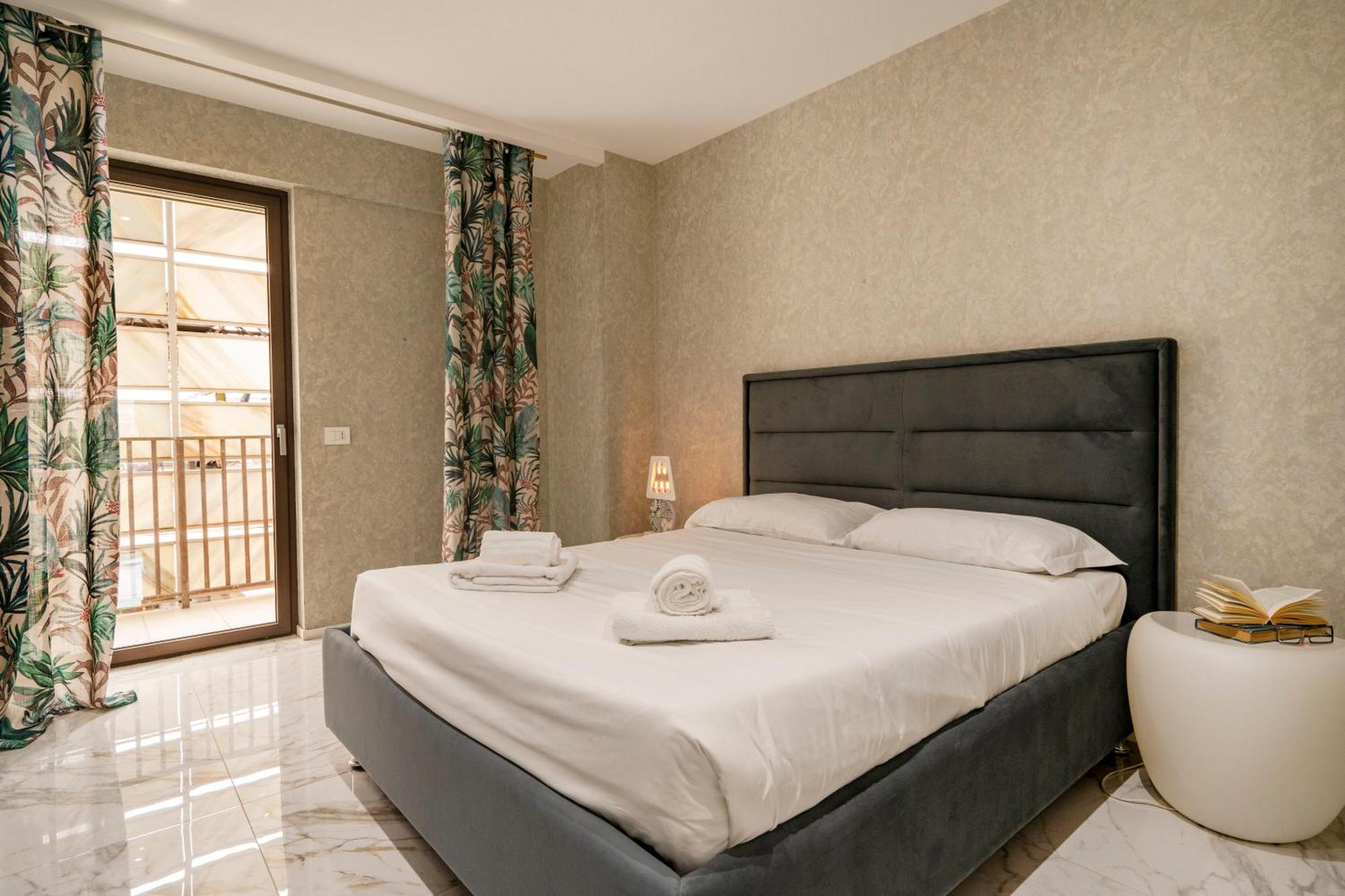Apartment Lux 10 - Stazione & Universita