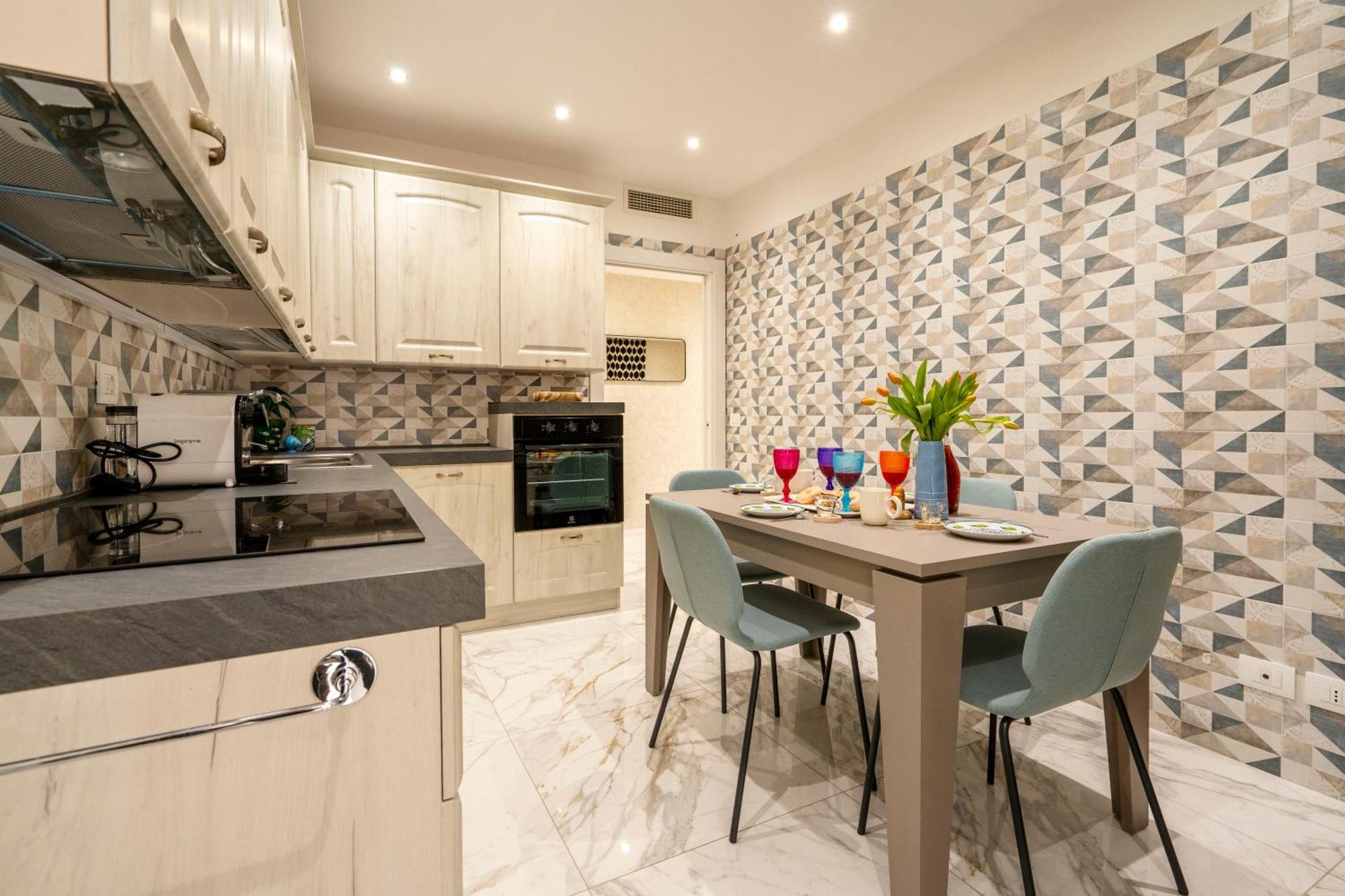 Apartment Lux 10 - Stazione & Universita *