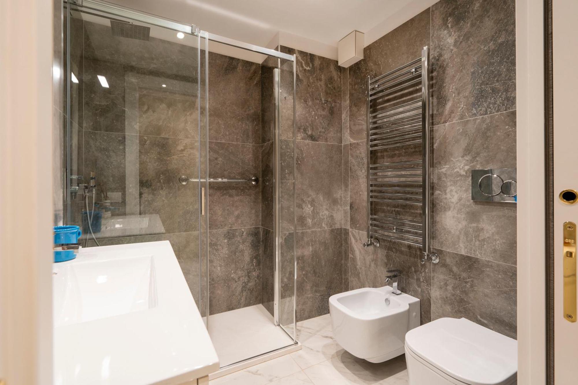 Apartment Lux 10 - Stazione & Universita