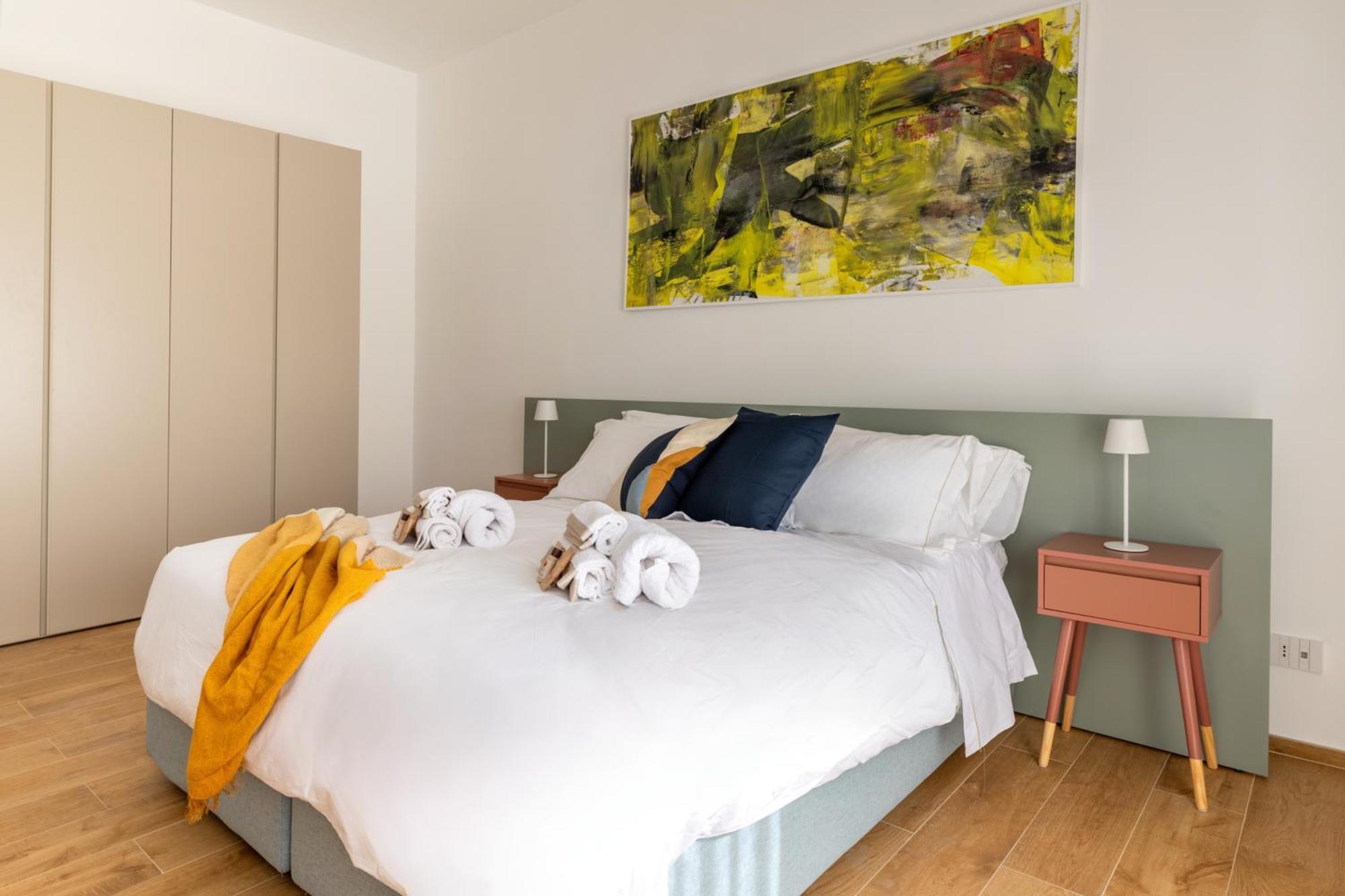 New Elegant 2 Bedroom Apt. Near Parco 2 Giugno * Bari