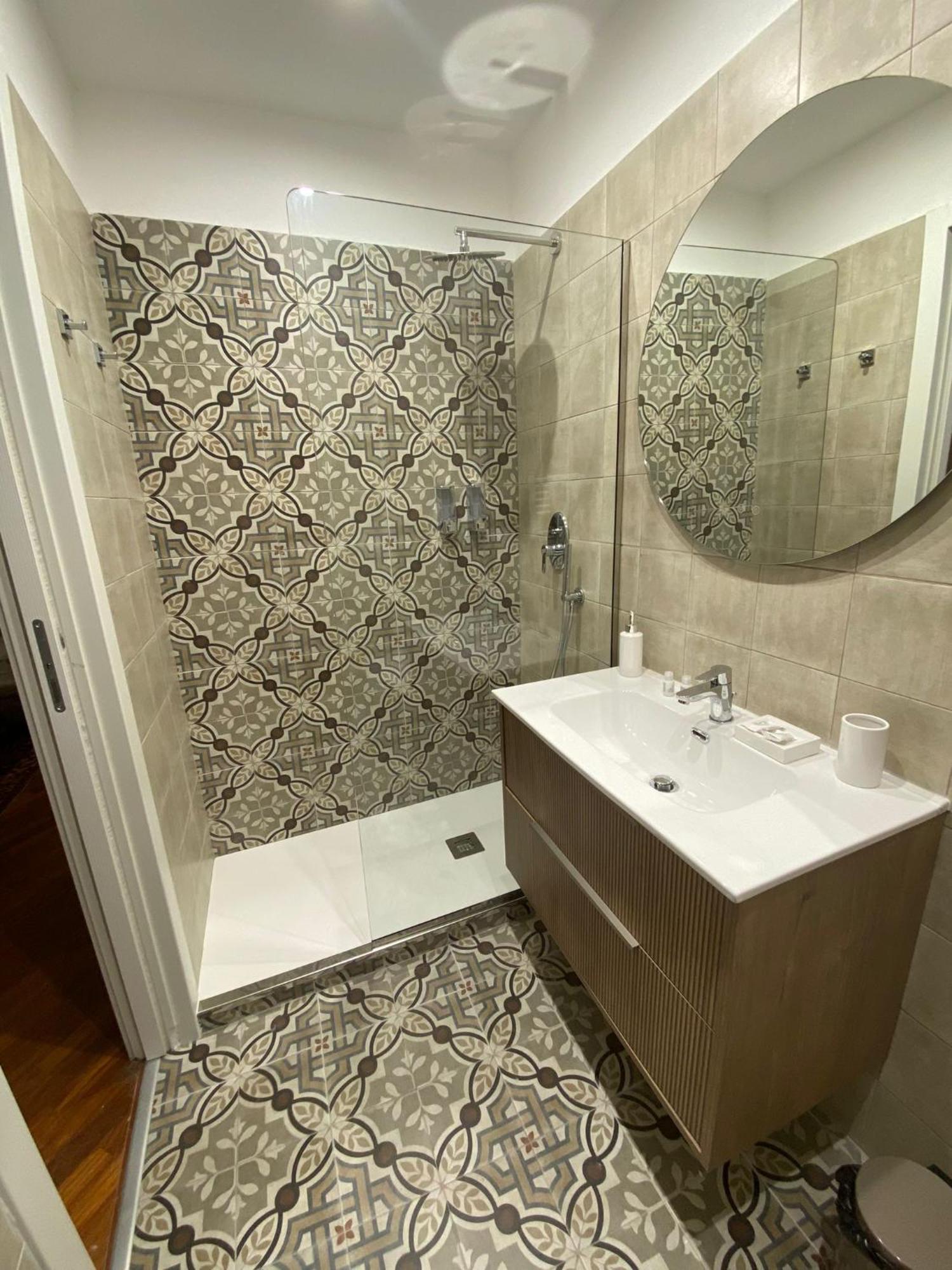 Araba Fenice - Centro * Bari