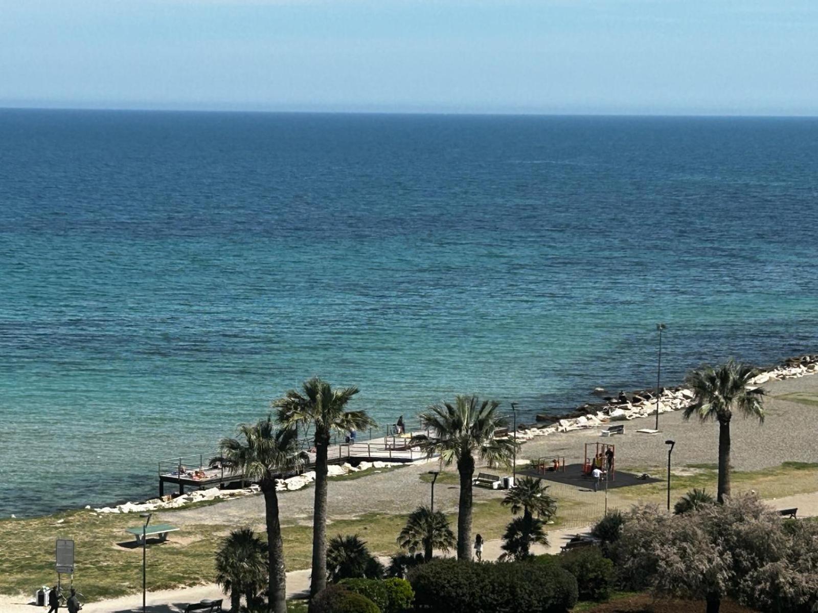 Front - 3 Bedrooms Apartment Bari